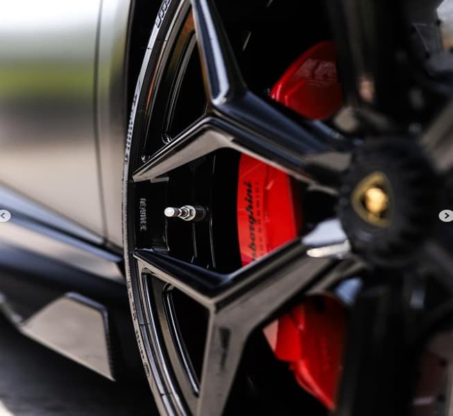 Exclusive Satin Black Novitec Nl4 Wheels Give The Iconic Lamborghini Aventador Svj A Menacing Villainous Stance 3 Sec