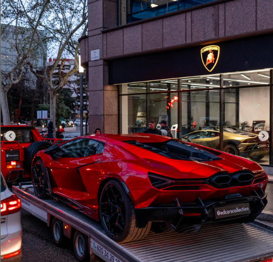 Unveiling An Unforgettable Sight: The Rare Lamborghini Lm002 Towing Revuelto 5 Lamborghini lm002 towing revuelto