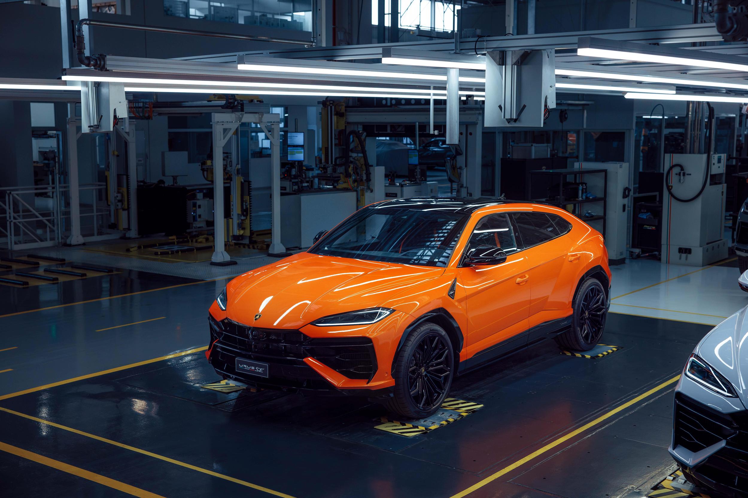 2025 Lamborghini Urus Se: 5 Reasons Why We Think It Is The Best Urus Yet! 15 653063 scaled