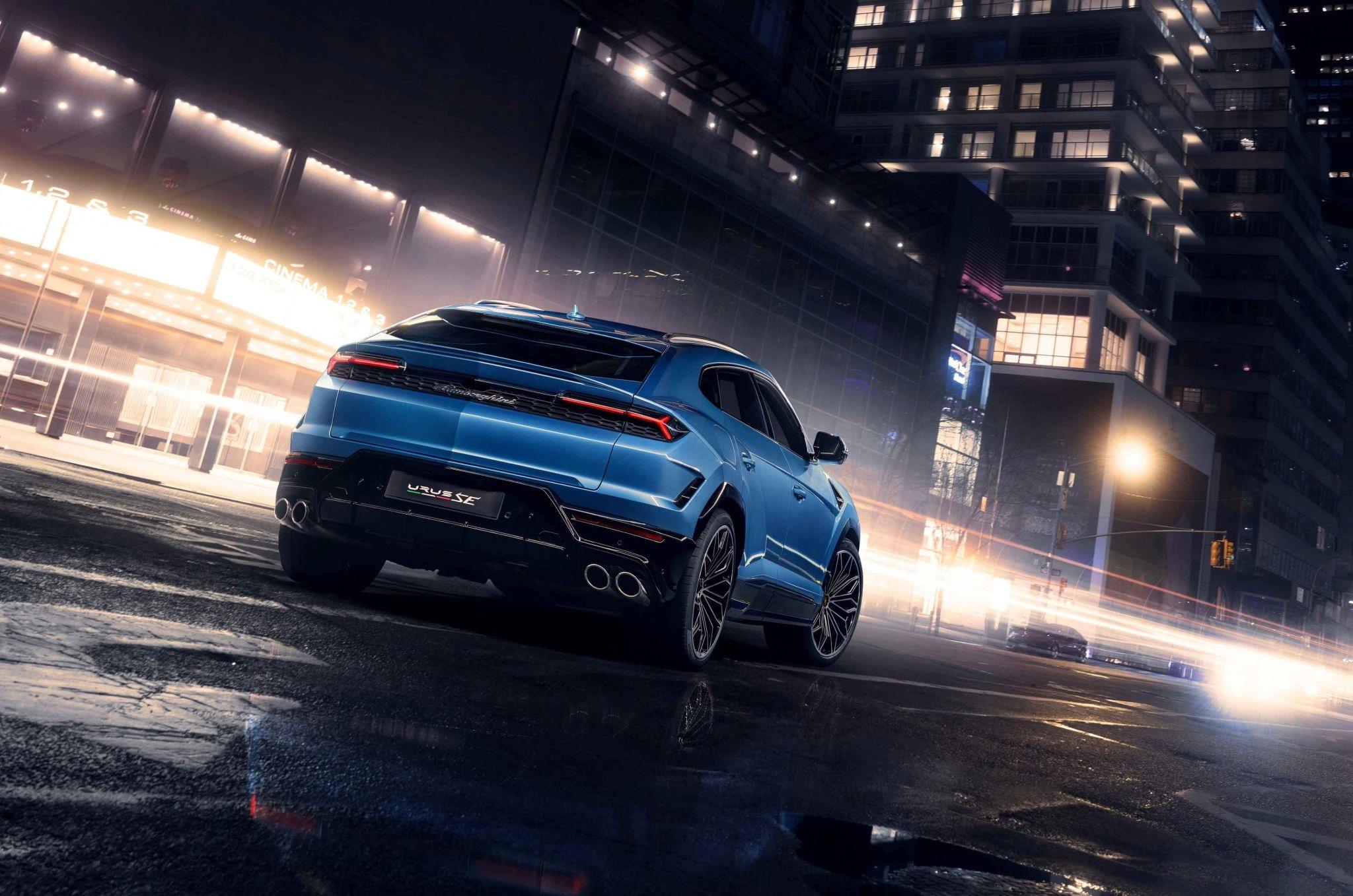 Stunning New Images Of The 2025 Lamborghini Urus Se Emerges Amidst The Vibrant Energy Of New York City! 5 Se 2