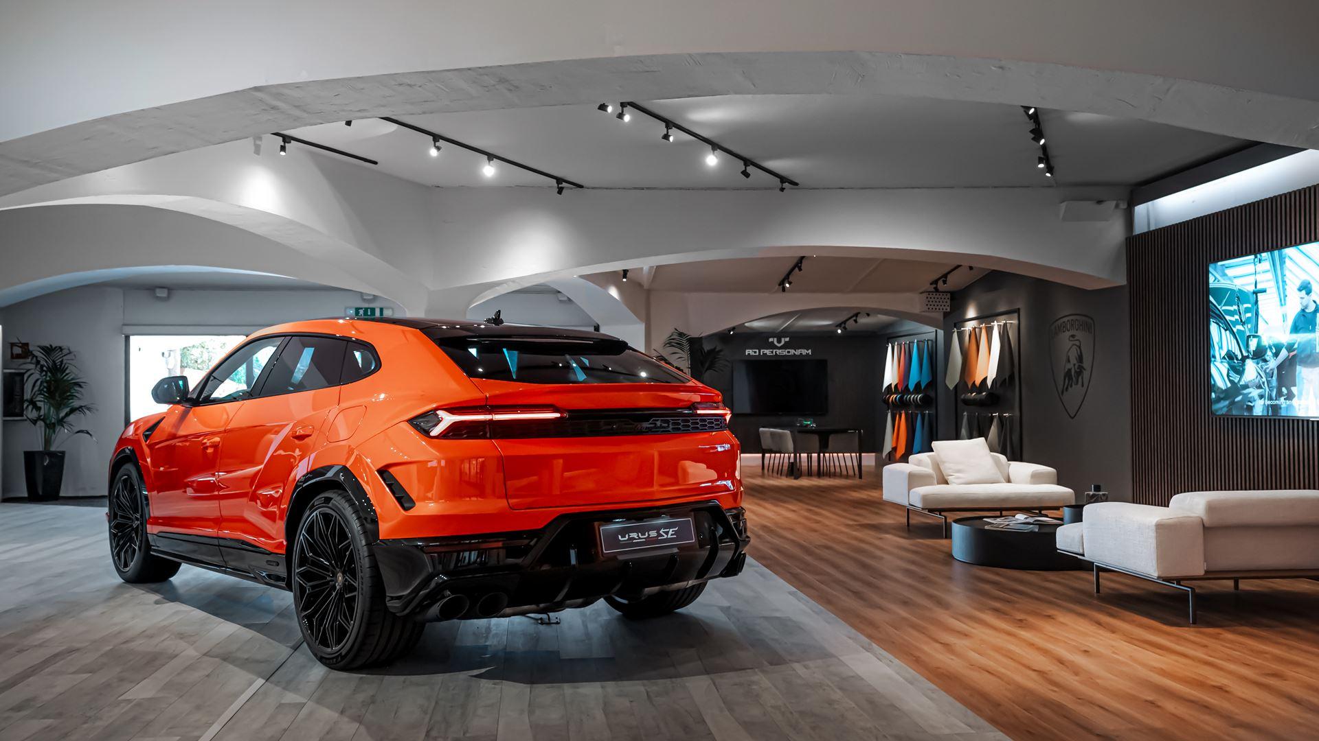 Stealth Electrification: How The 2024 Lamborghini Urus Se Revolutionizes Luxury Hybrid Badging 11 654220 v2