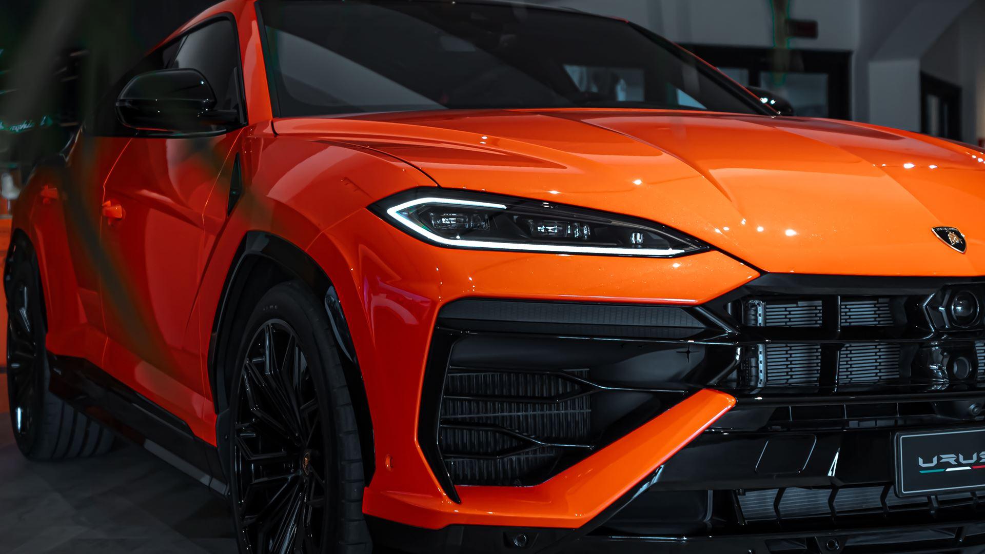 Stealth Electrification: How The 2024 Lamborghini Urus Se Revolutionizes Luxury Hybrid Badging 13 654235 v2