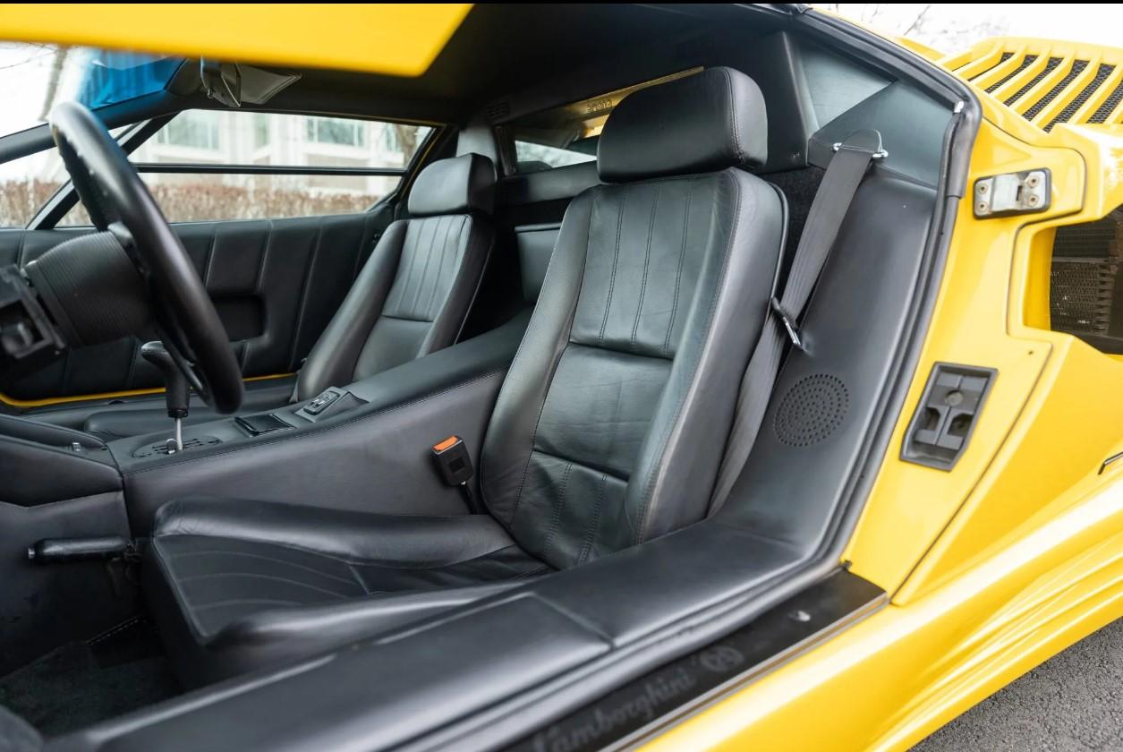 Rare Opportunity: 1989 Lamborghini Countach 25Th Anniversary Edition With Low Mileage Up For Auction 13 Screenshot 10