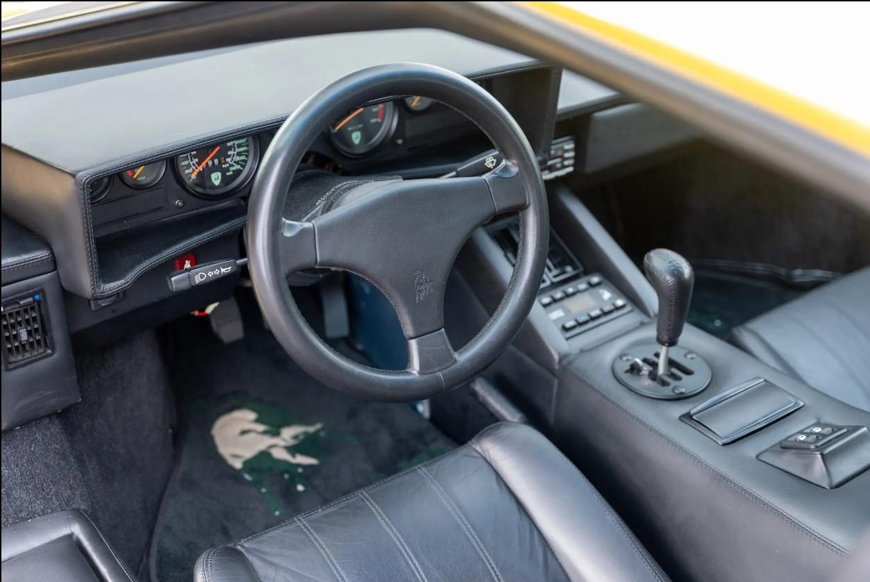 Rare Opportunity: 1989 Lamborghini Countach 25Th Anniversary Edition With Low Mileage Up For Auction 7 Screenshot 11