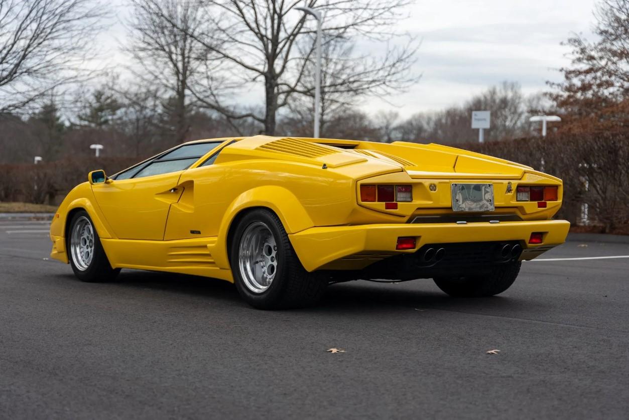 Rare Opportunity: 1989 Lamborghini Countach 25Th Anniversary Edition With Low Mileage Up For Auction 17 Screenshot 3 4