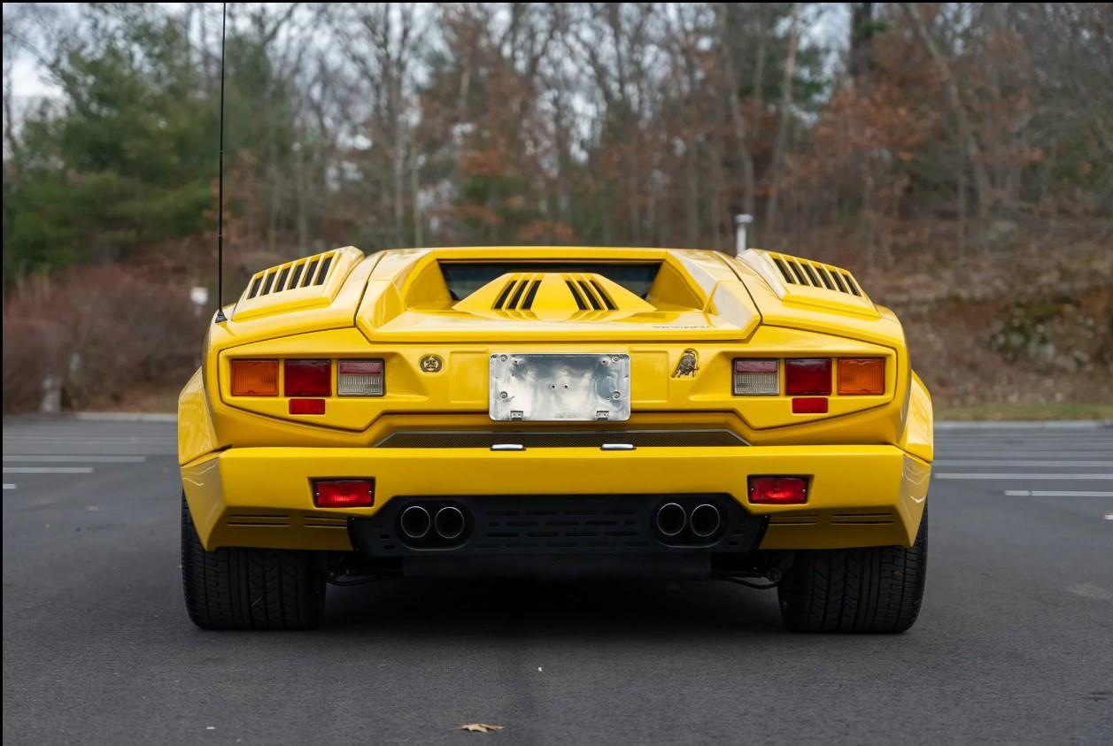 Rare Opportunity: 1989 Lamborghini Countach 25Th Anniversary Edition With Low Mileage Up For Auction 16 Screenshot 4 3
