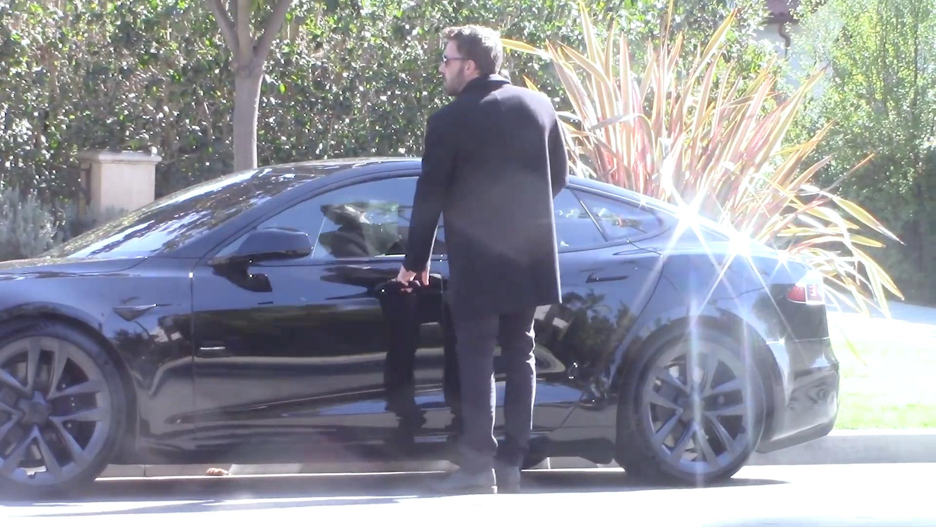 Vs youtube benafflecktakesacruiseinhissuperfastteslamodelsplaid 019