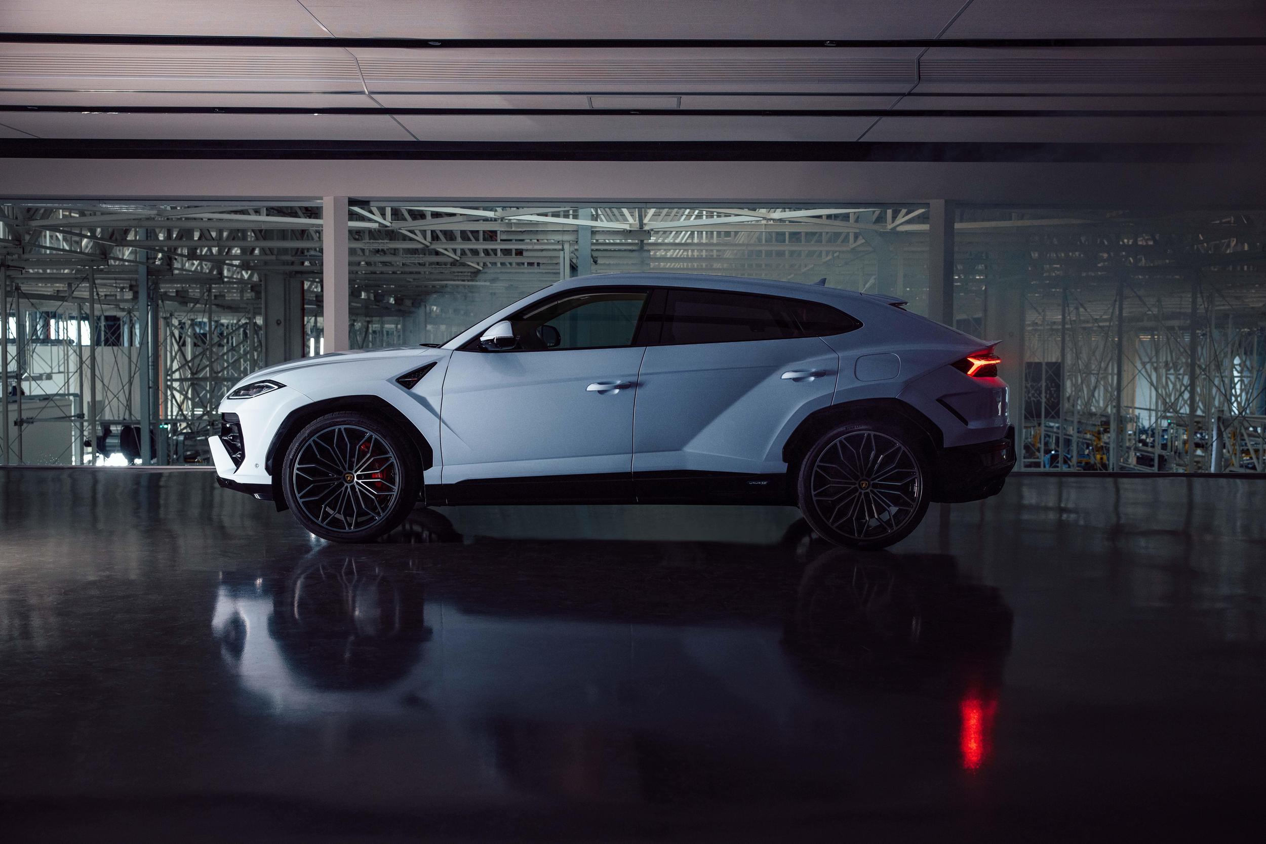 Enjoy The Stunning 2025 Lamborghini Urus Se Wallpapers Collection: Available For Download! 22 653078 scaled