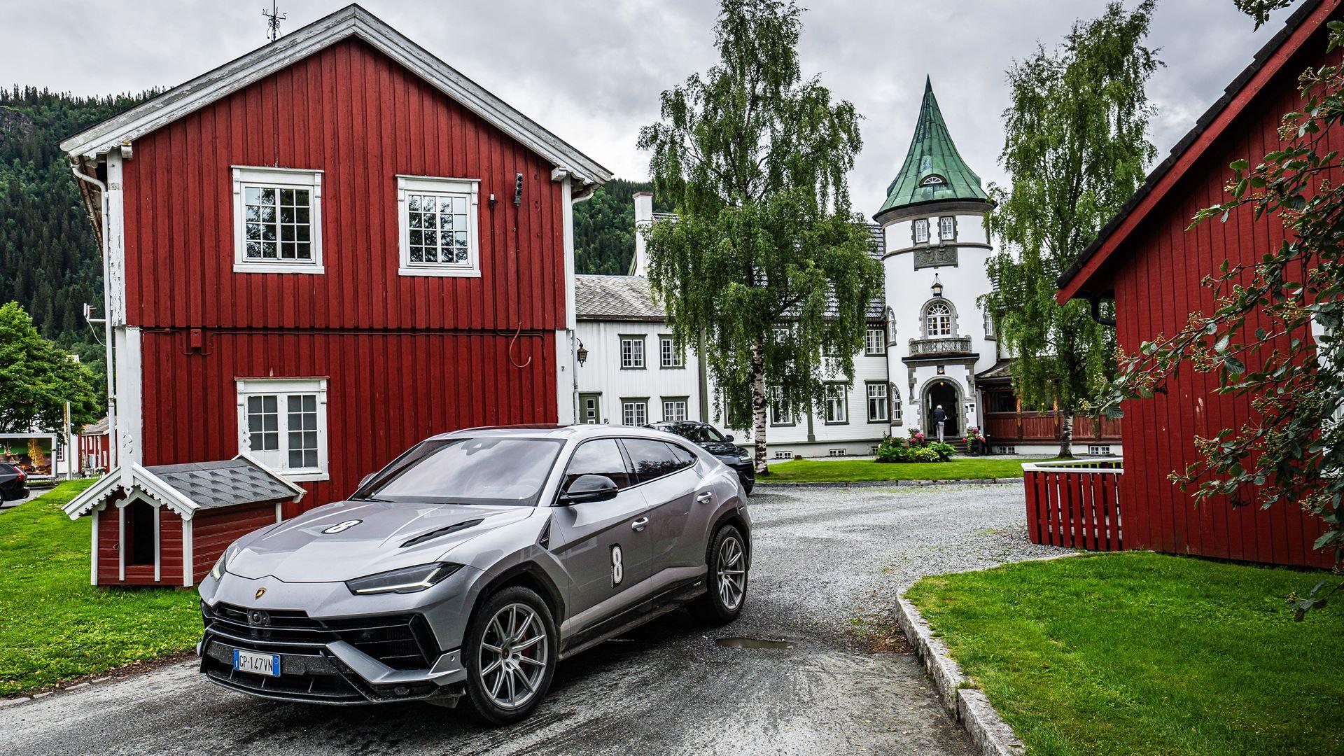Download Stunning High-Resolution Lamborghini Urus S Wallpaper Collection 9 654353 v2