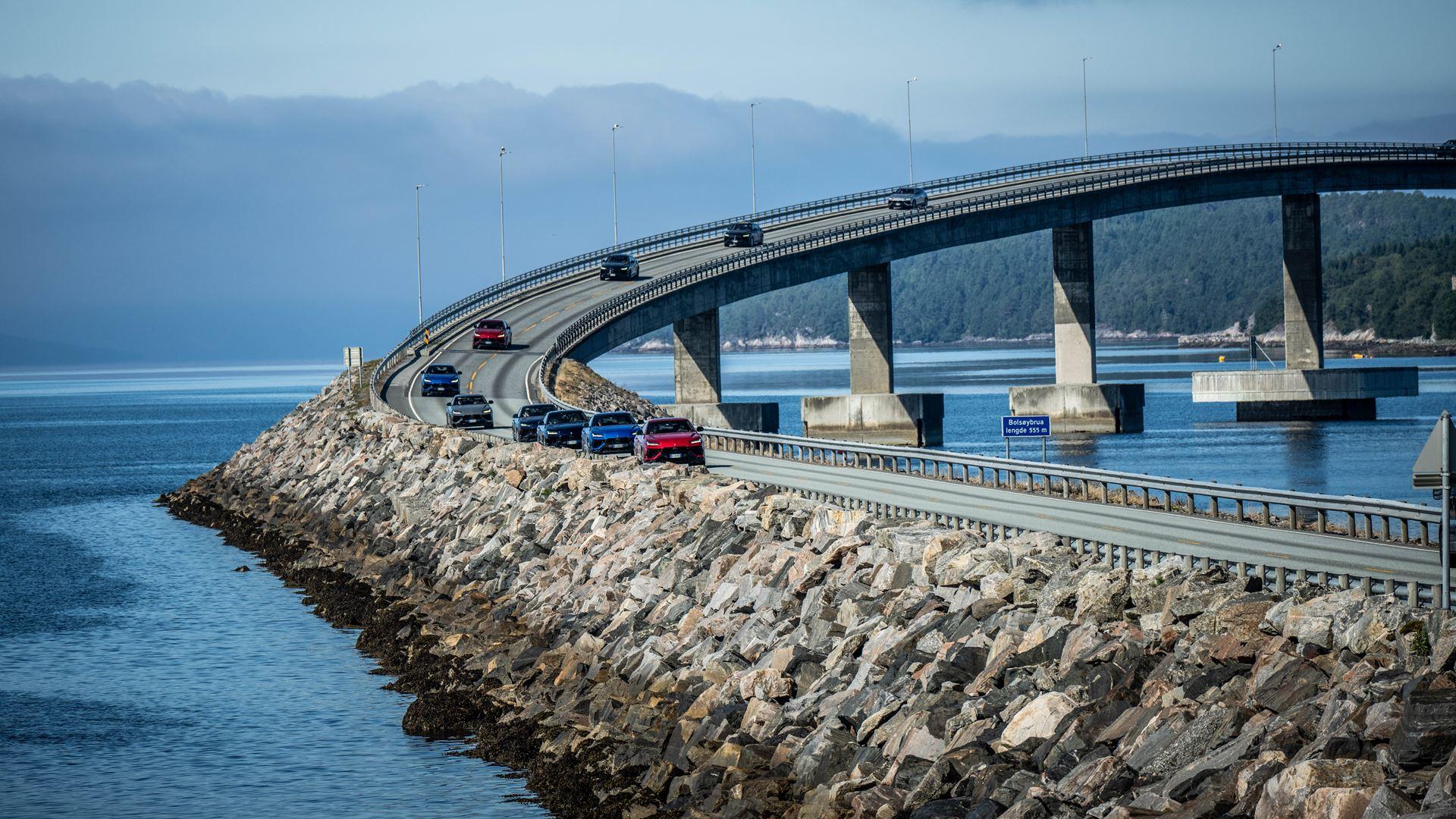 Lamborghini Urus S At Esperienza Avventura Norway: Experience The Breathtaking Journey Through The Fjords With Our Mega Image Gallery 51 654398 v2