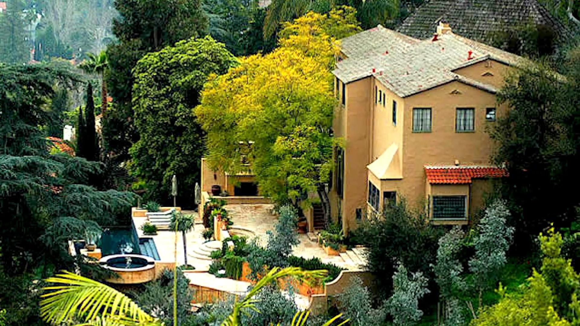 Actor Colin Farrell Cars: Exploring The 48-Year-Old Hollywood Star'S Iconic Personal Collection 9 Vs youtube colinfarrellhousetourlosfelizhollywoodhillsanddublinmansions 623