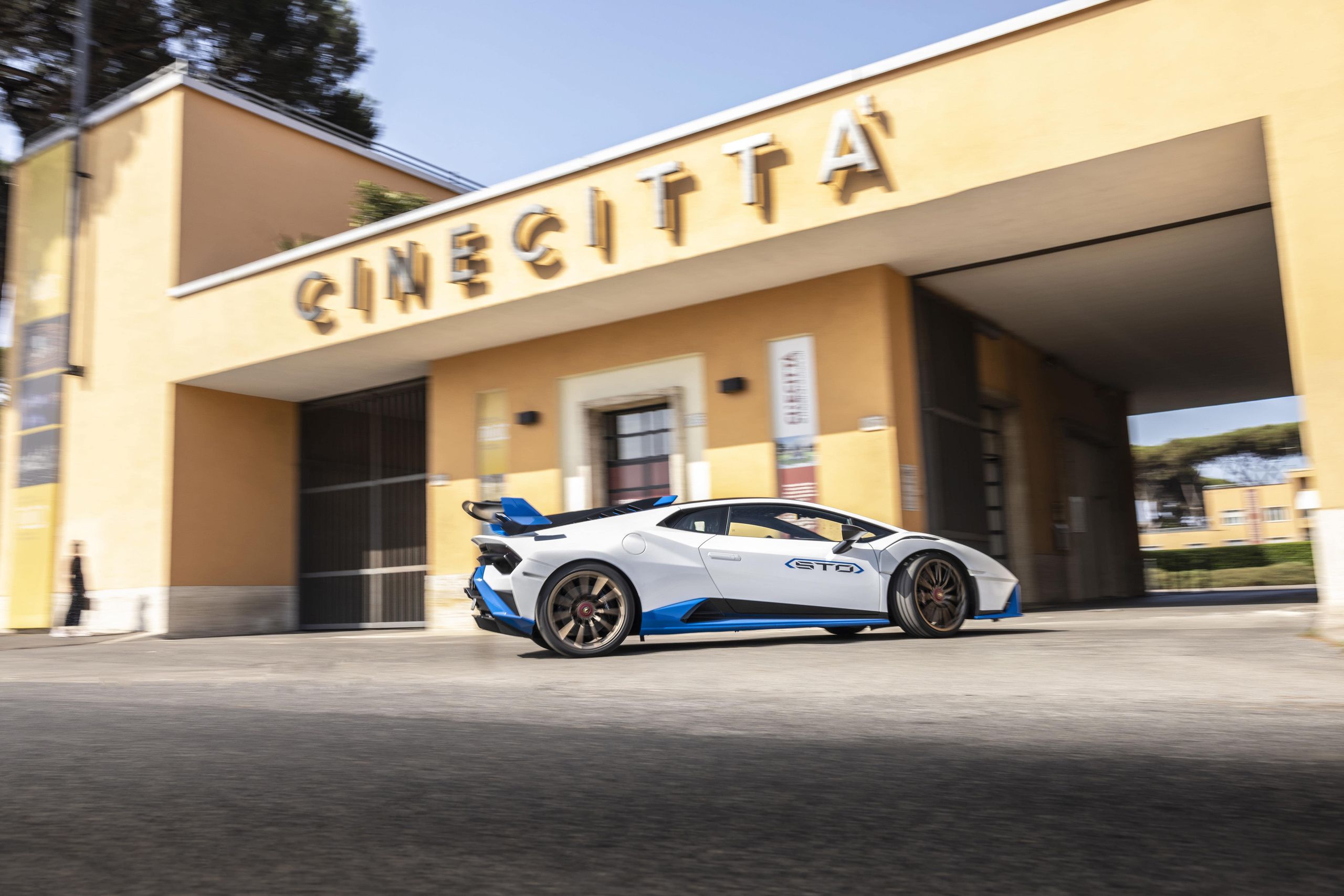 2023 Lamborghini Huracán Sto: A Comprehensive Overview Of The Ultimate Track-Ready Supercar 7 2023 lamborghini huracán sto