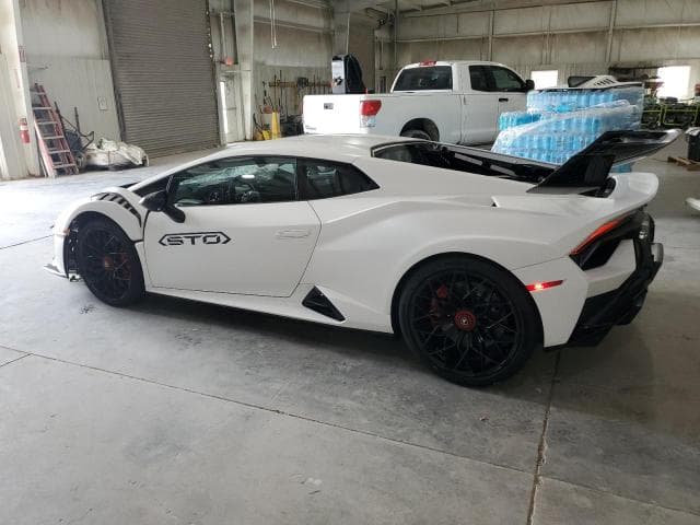 Is The Damaged Huracán Sto With Only 1,142 Miles In A Kansas Junkyard Worth Saving? 18 60155094 image 2