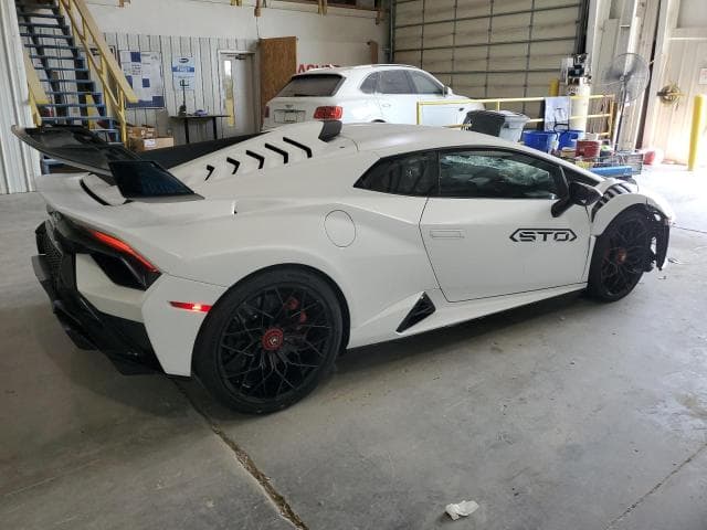 Is The Damaged Huracán Sto With Only 1,142 Miles In A Kansas Junkyard Worth Saving? 19 60155094 image 3