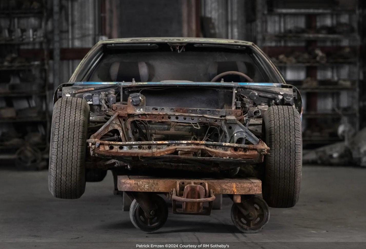 An Extremely Rare Historic Discovery: The Unveiling Of 3 Unrestored Lamborghini Miuras Worth Over 2 Million From A Junkyard! 19 Screenshot 4 8