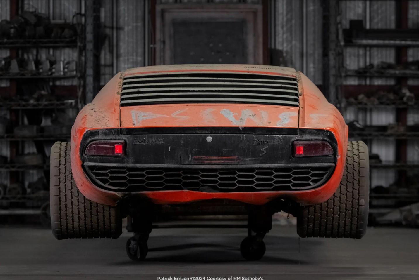 An Extremely Rare Historic Discovery: The Unveiling Of 3 Unrestored Lamborghini Miuras Worth Over 2 Million From A Junkyard! 8 Screenshot 6 4