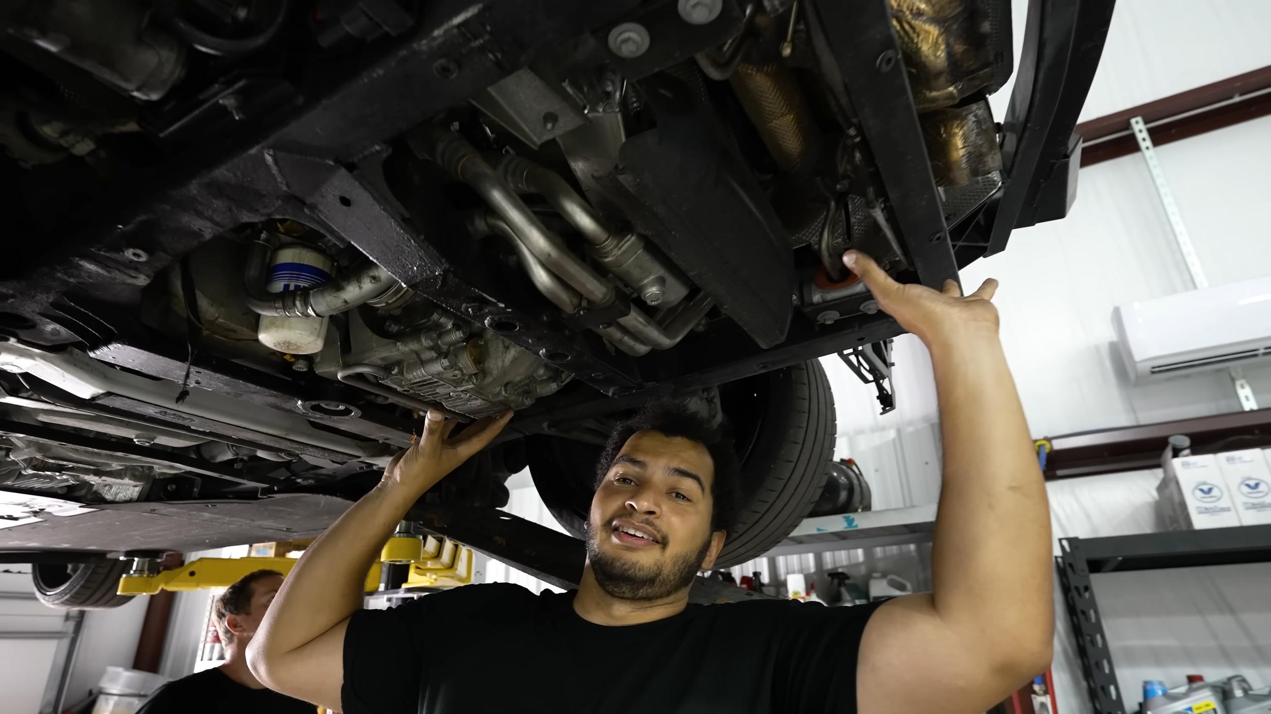 Youtuber Snaps Up Cheapest Salvage Lamborghini Aventador For Under $40K: Bold Gamble Or Costly Mistake? We Explain 5 Vs youtube iboughta400000lamborghiniaventadorforthepriceofatoyotacamry 2112 scaled