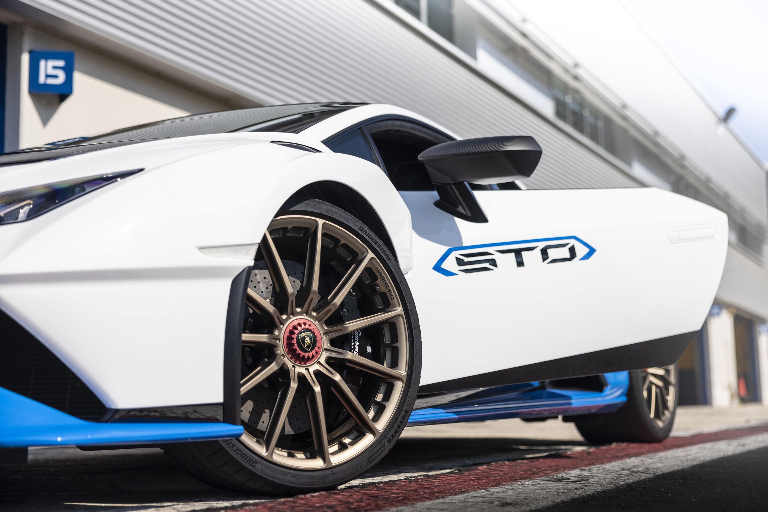 2023 Lamborghini Huracán Sto: A Comprehensive Overview Of The Ultimate Track-Ready Supercar 11 2023 lamborghini huracán sto