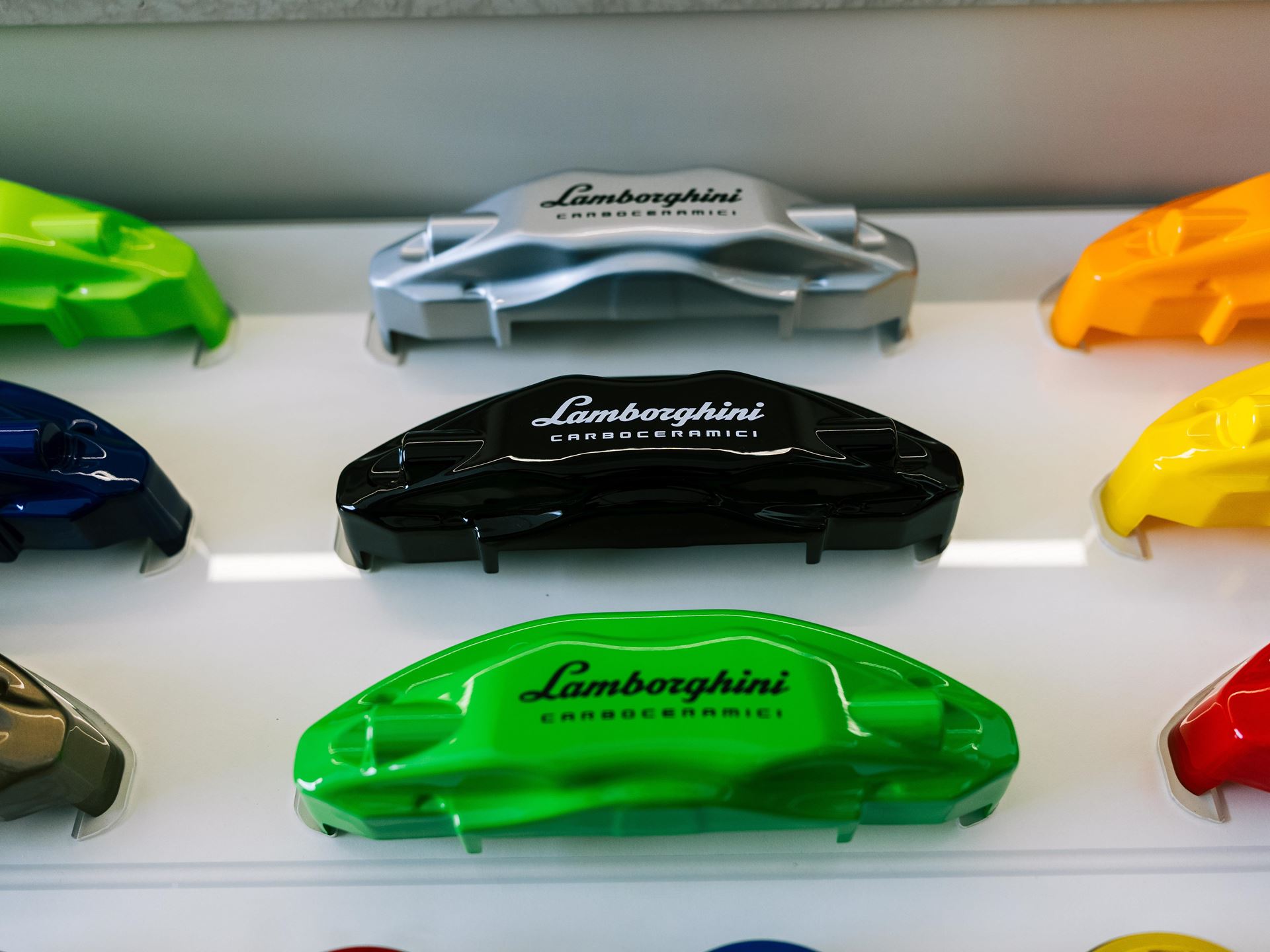 Lamborghini Finally Arrives In Egypt: Carbon-Neutral Supercars Meet Cairo'S Elite 3 Colorful lamborghini carboceramici brake calipers display