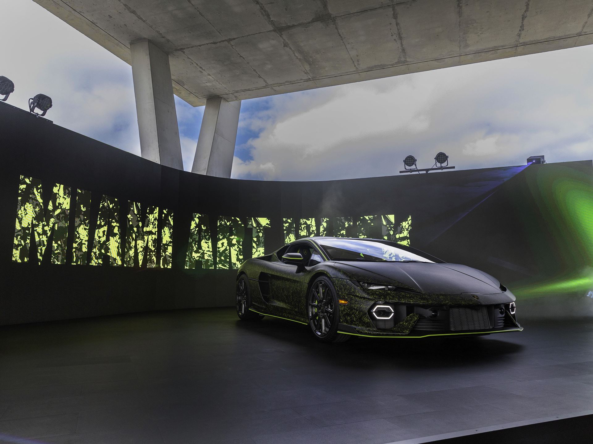 Hurac n successor temerario concept reveal exterior three quarter front 014