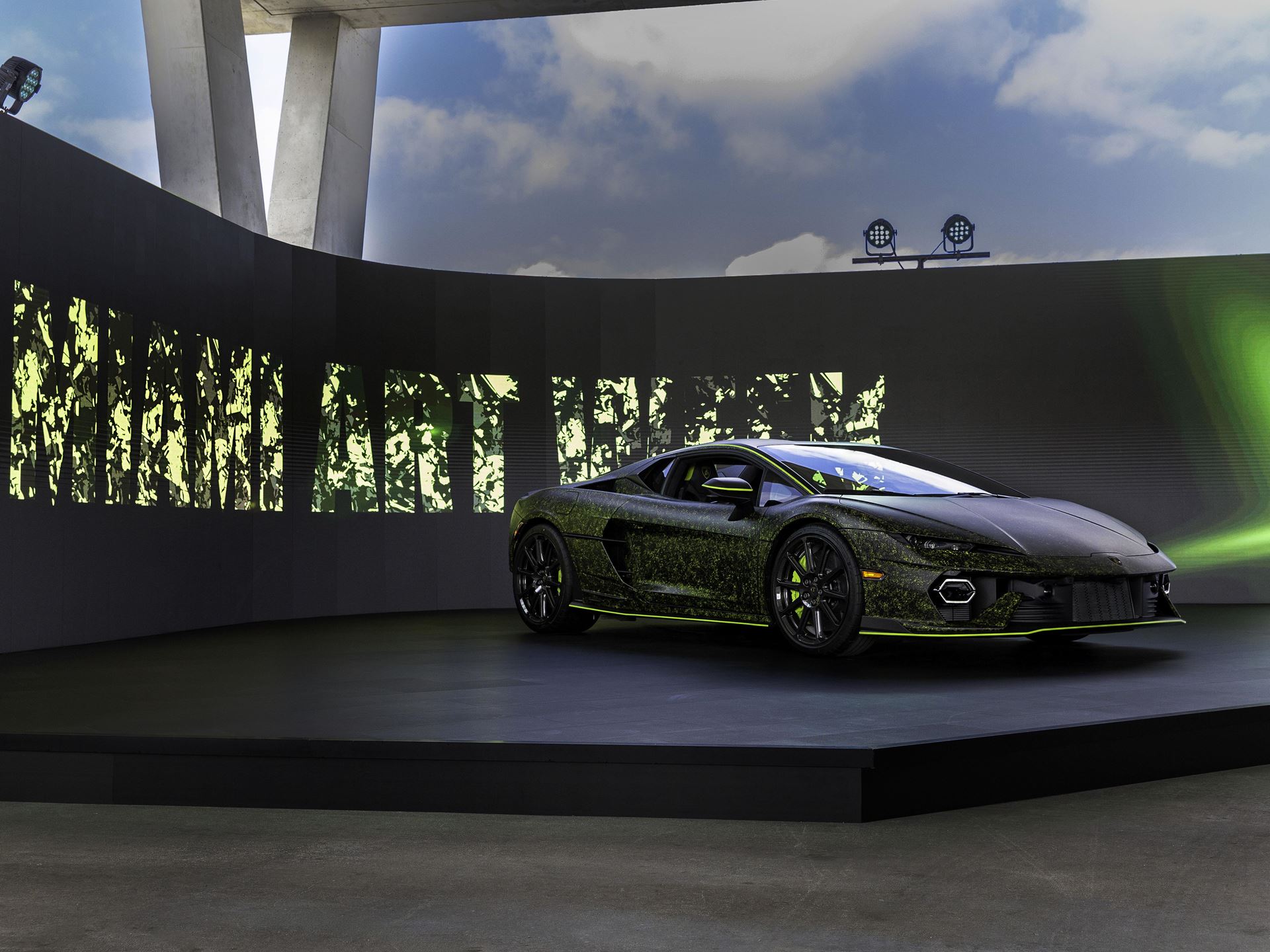 Hurac n successor temerario concept reveal exterior three quarter front 015