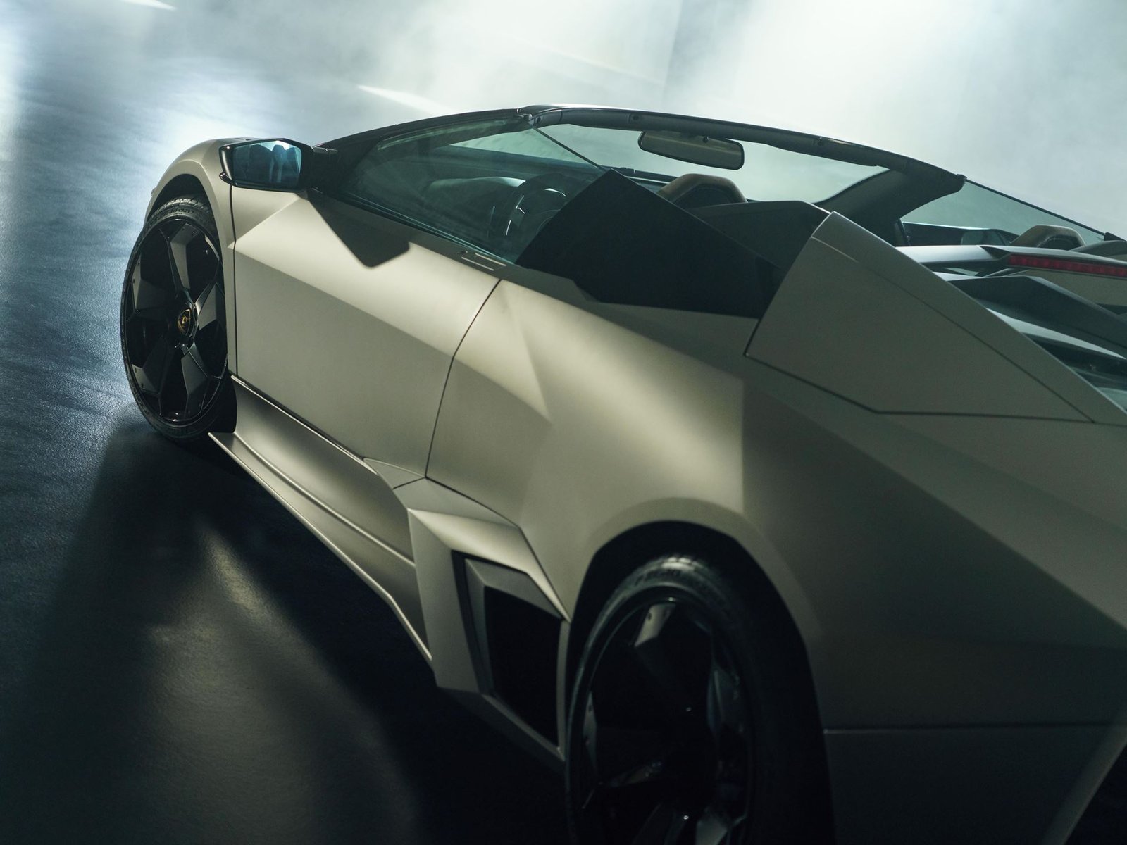 Revent n roadster exterior rear three quarter 005