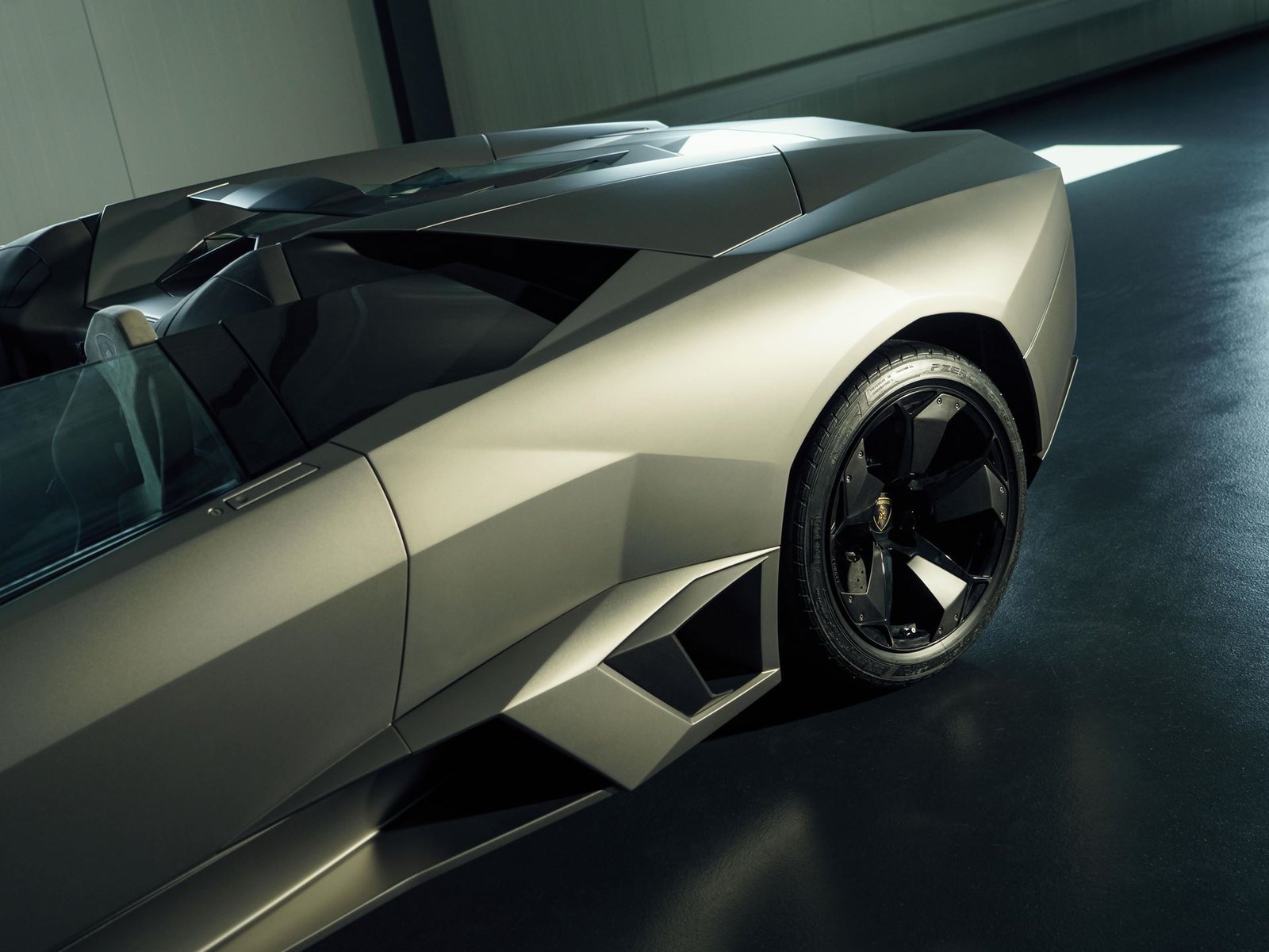 Revent n roadster exterior rear three quarter 009