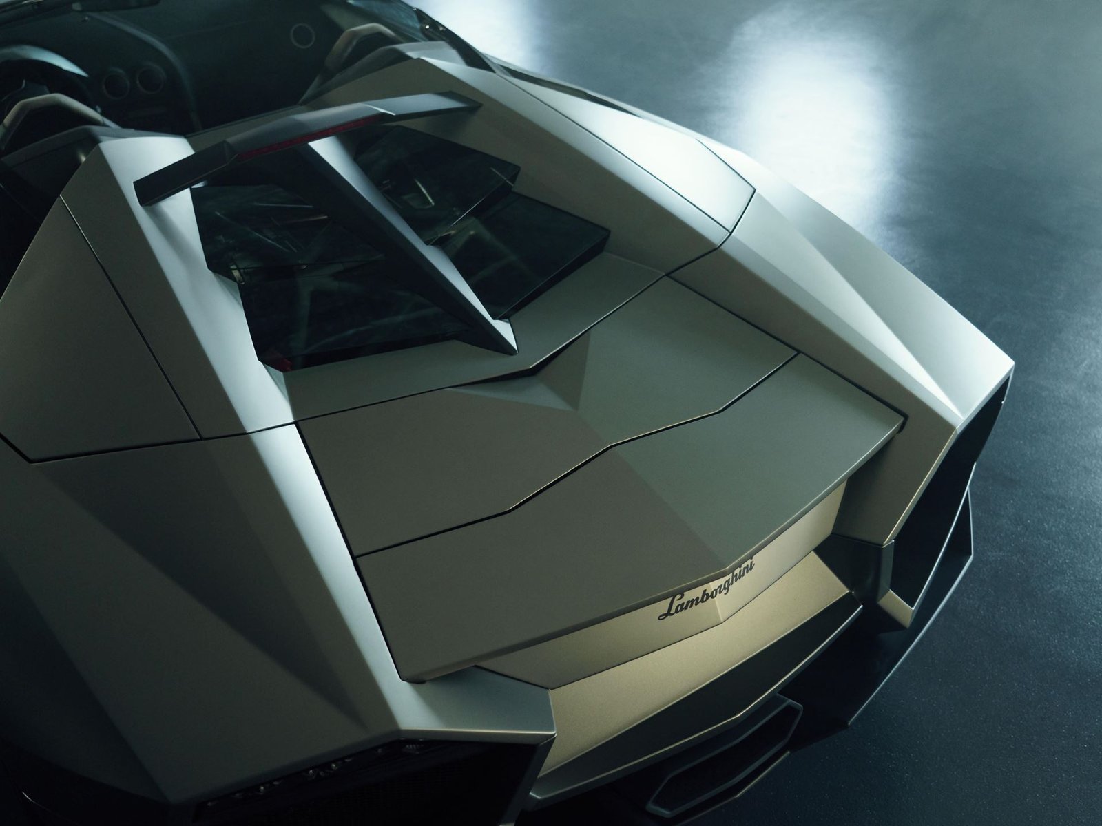 Revent n roadster exterior rear view 010