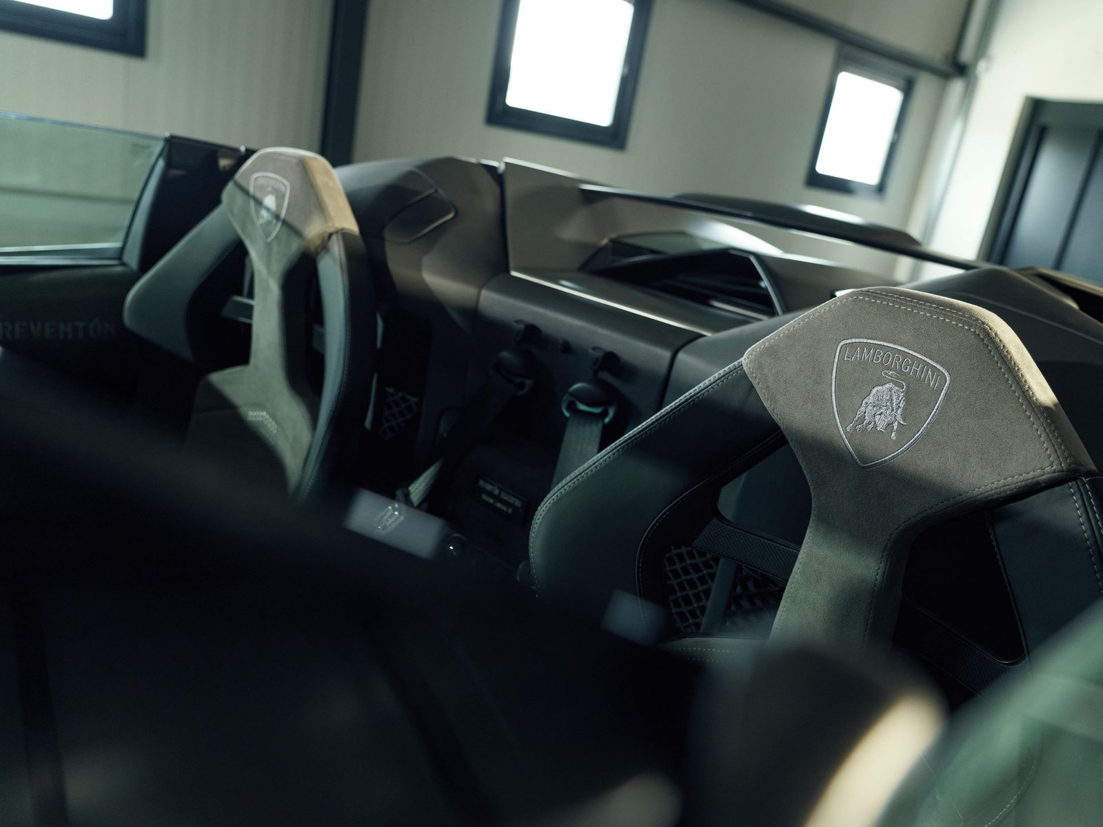 Revent n roadster interior interior passenger view 014