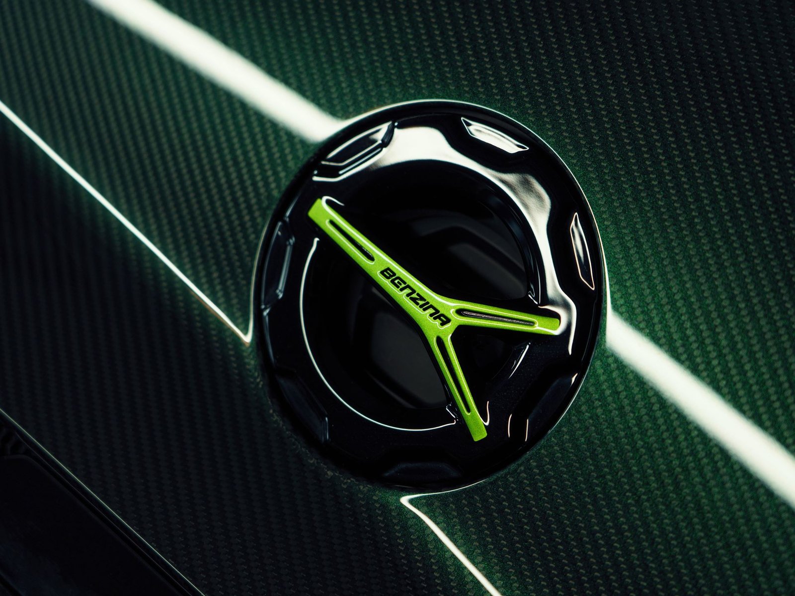 Si n roadster detail close up fuel cap detail 030