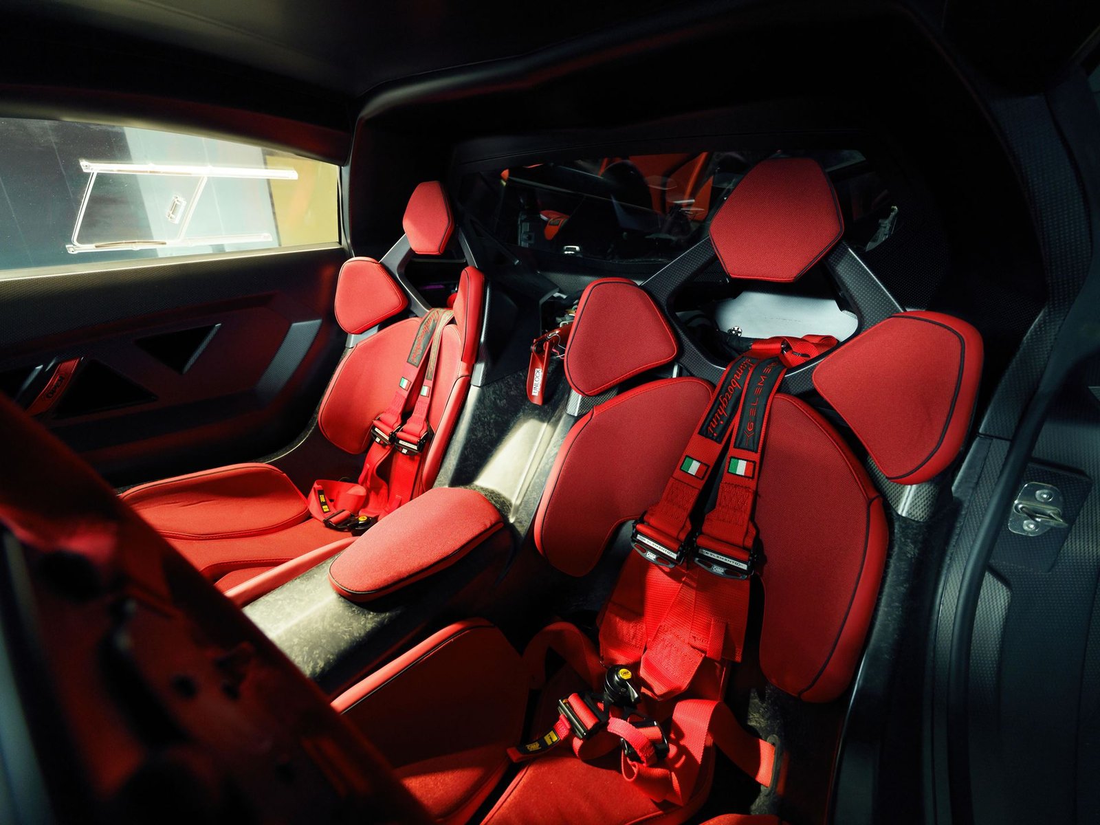 Si n roadster interior interior rear view looking forward from behind the seats