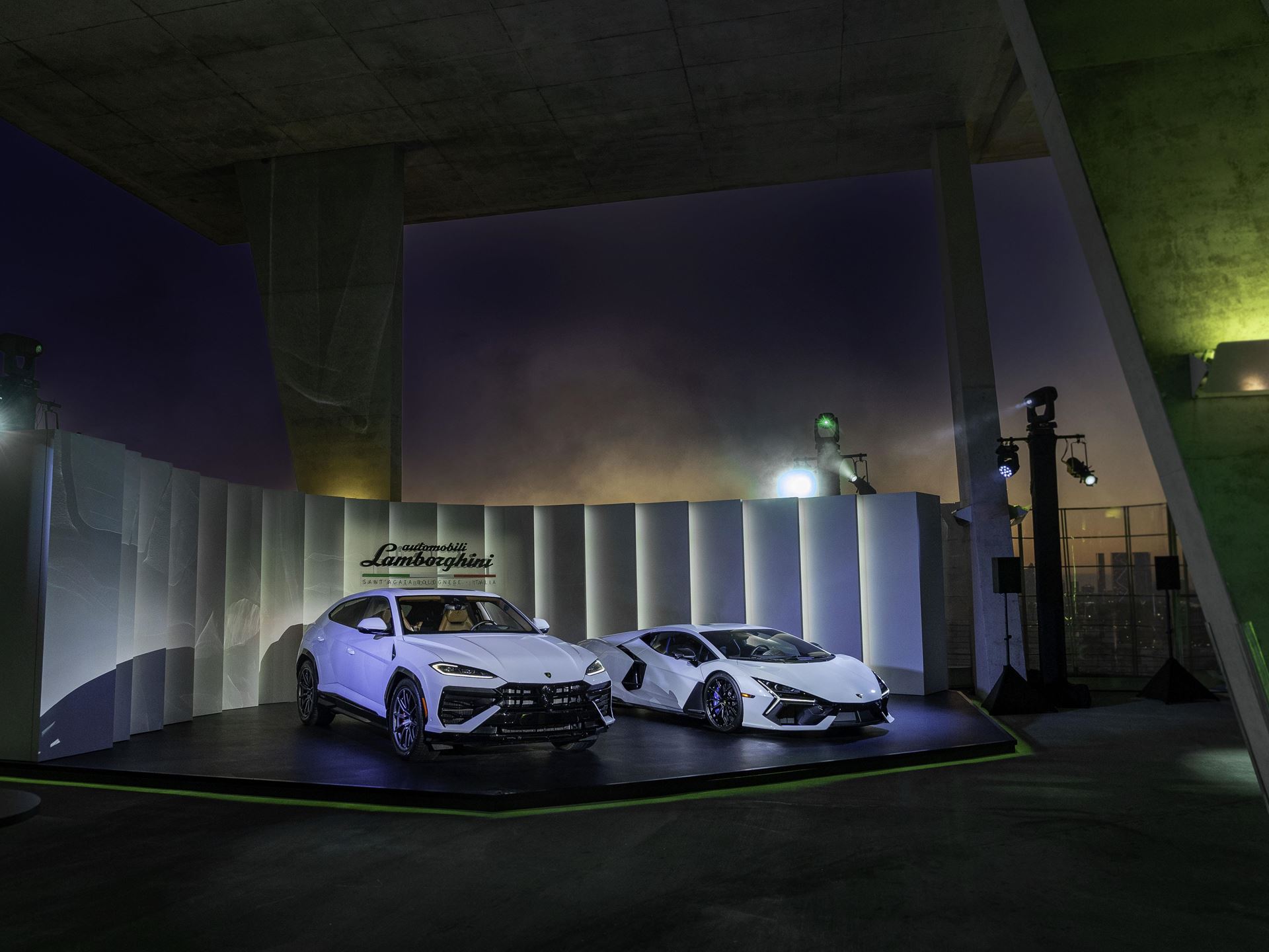 Urus revuelto hurac n white supercar other three quarter front 020