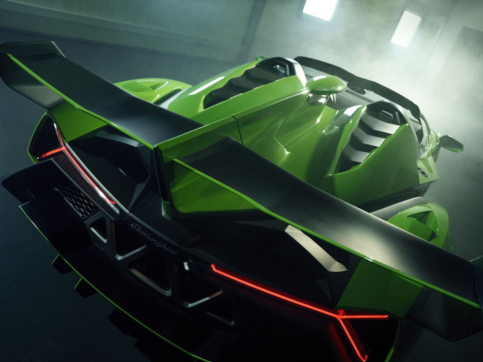 Veneno roadster exterior high angle rear three quarter 043