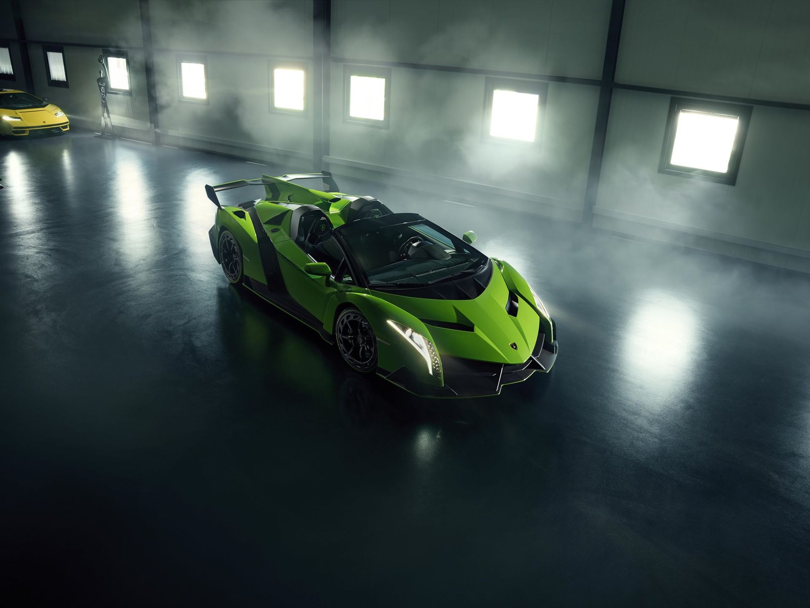 Veneno roadster exterior three quarter front 034