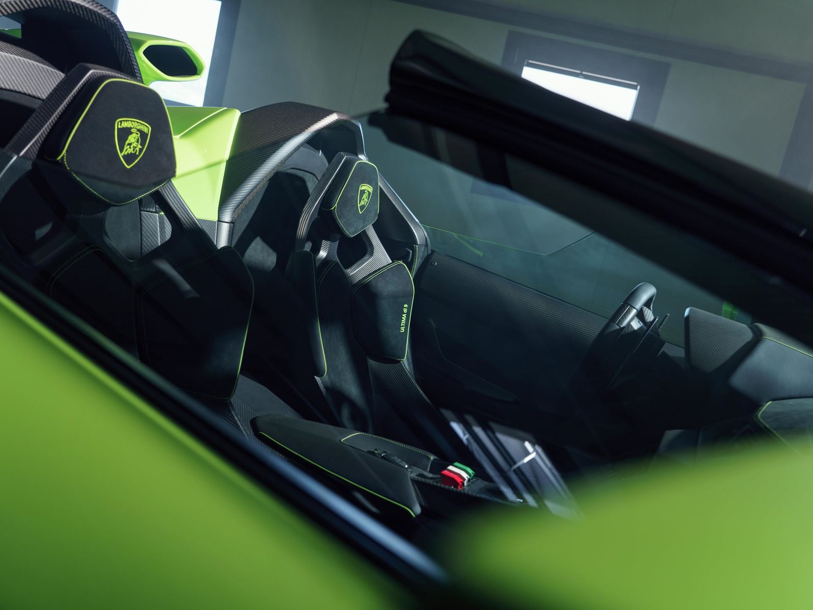Veneno roadster interior close up interior 045