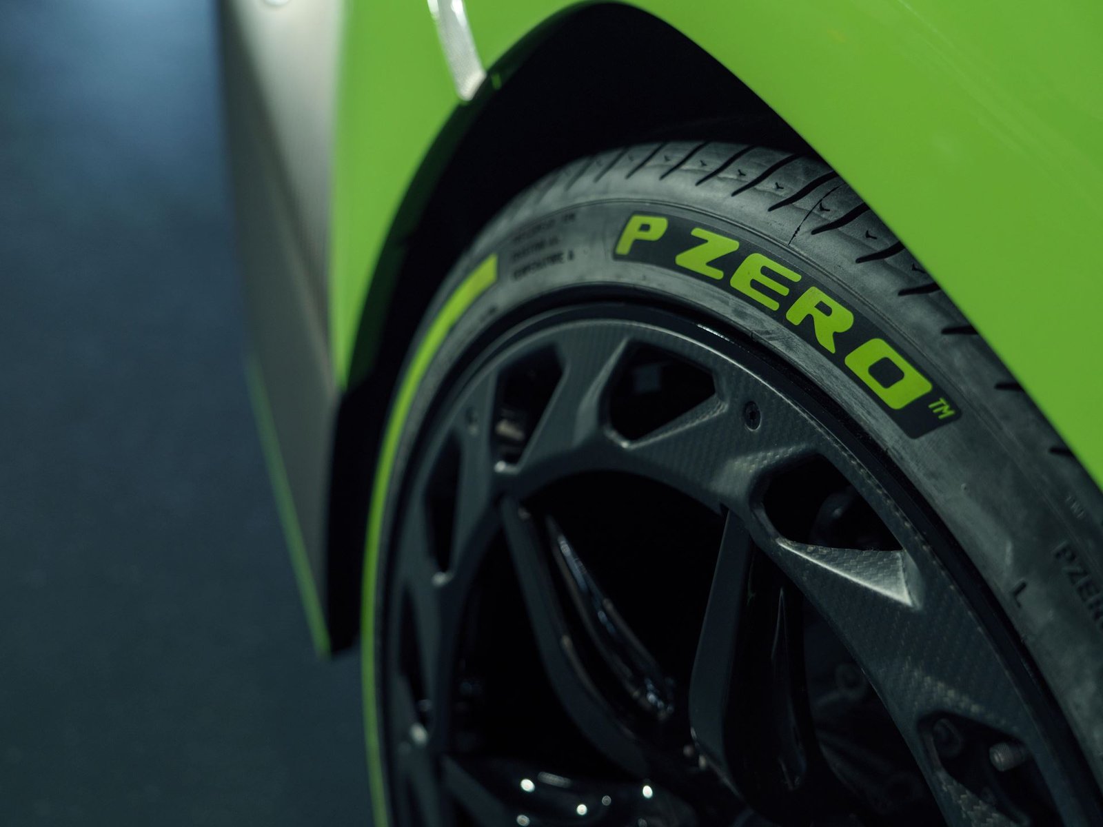 Veneno roadster other wheel tire detail 041