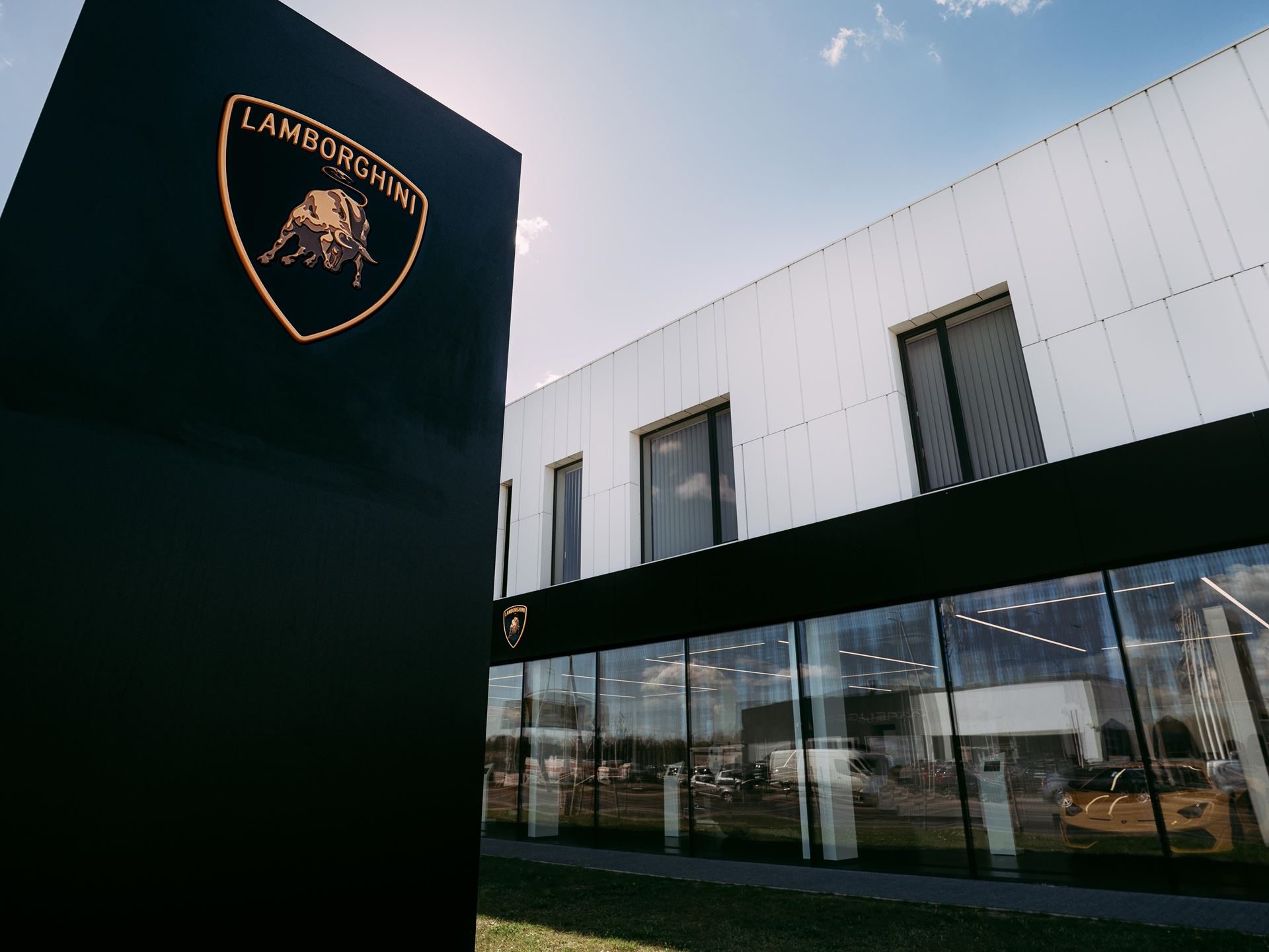 Lamborghini'S Fully Hybridized Lineup Lands In Poland As Katowice Showroom Opens For Business 31 Lamborghini katowice showroom poland hybrid lineup exterior 002