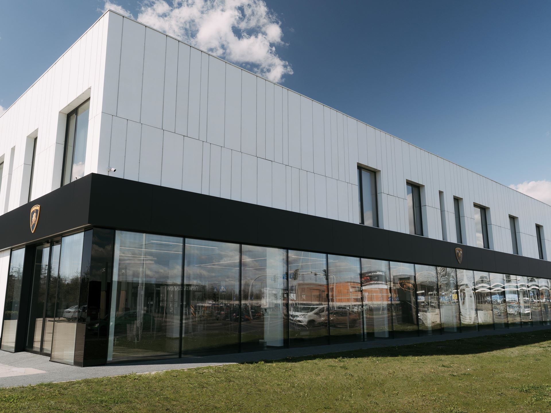 Lamborghini'S Fully Hybridized Lineup Lands In Poland As Katowice Showroom Opens For Business 33 Lamborghini katowice showroom poland hybrid lineup exterior 003