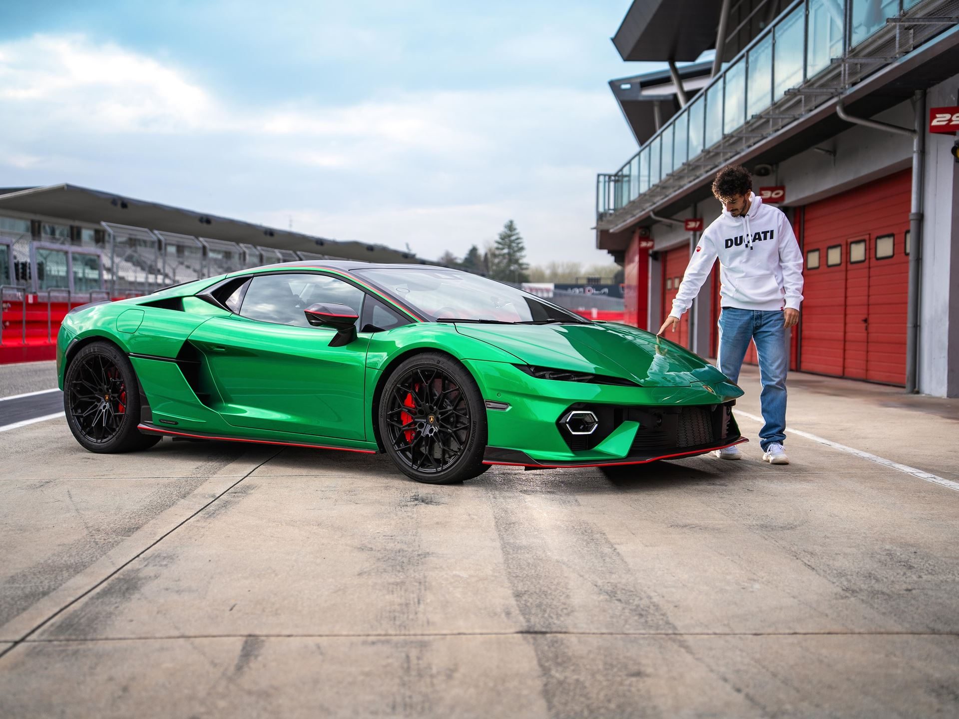 Motogp Champion Pecco Bagnaia Reports The Temerario'S Twin-Turbo V8 Feels Naturally Aspirated At 10,000 Rpm 11 Bagnaia lamborghini temerario track test draft 55f1a8f6 lifestyle 005