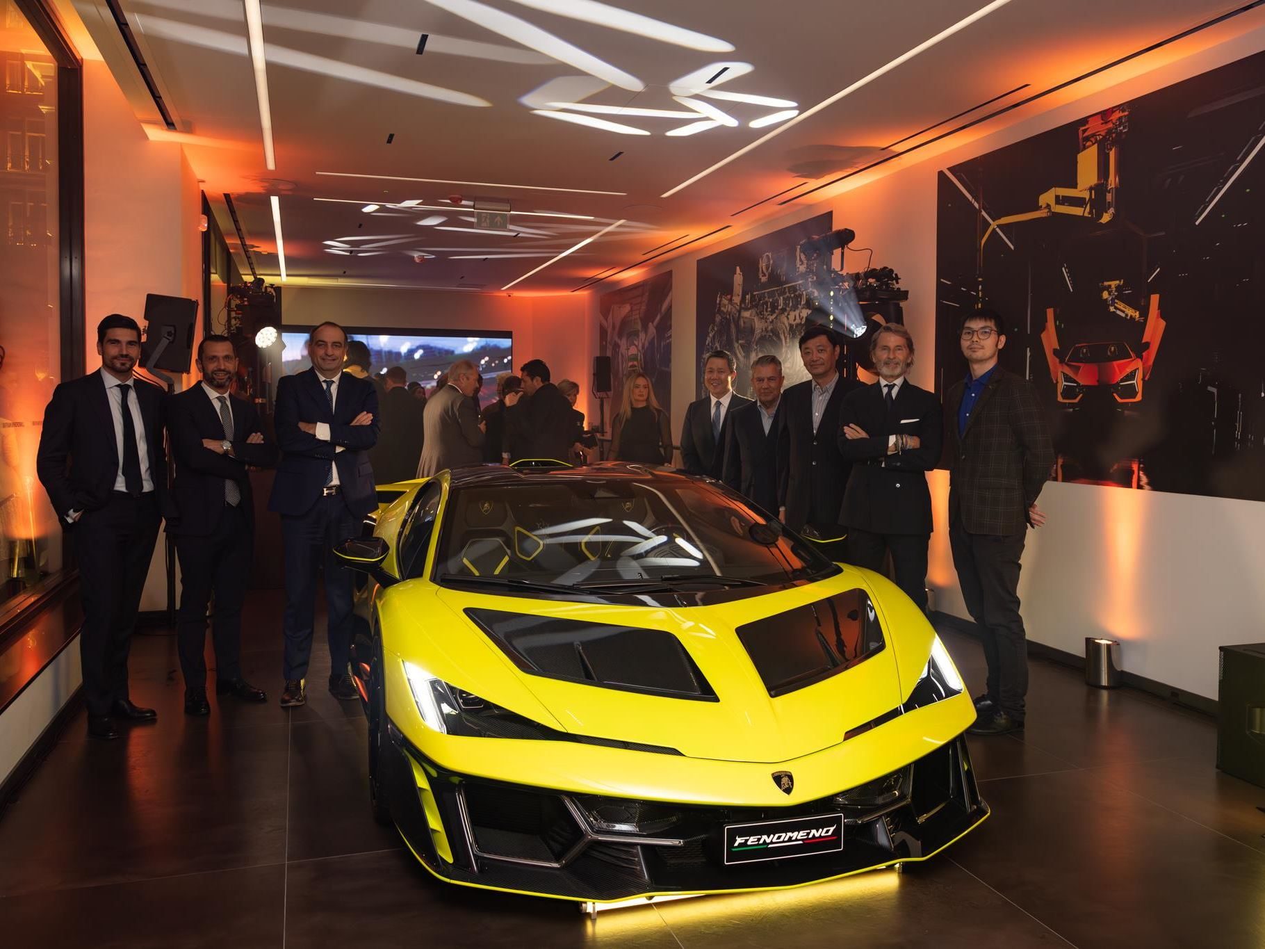 Lamborghini Plants Its Hybrid-Era Flag In Berkeley Square With Europe'S Most Extensive Ad Personam Display 15 Lamborghini mayfair berkeley square opening draft 86ea019a event 007