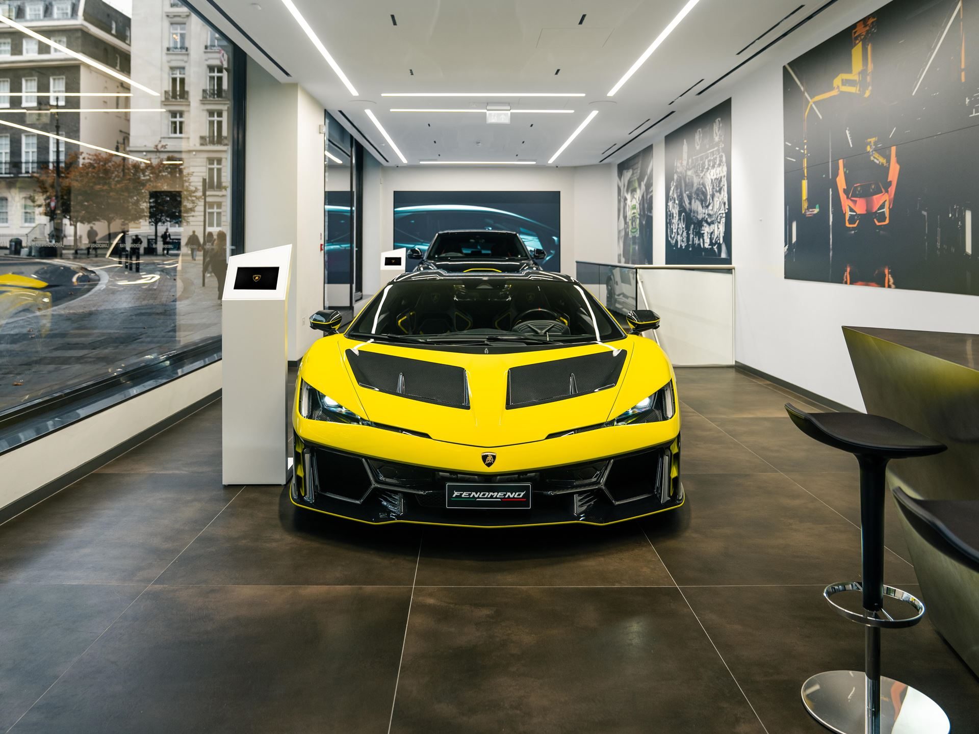 Lamborghini Plants Its Hybrid-Era Flag In Berkeley Square With Europe'S Most Extensive Ad Personam Display 19 Lamborghini mayfair berkeley square opening draft 86ea019a exterior 009
