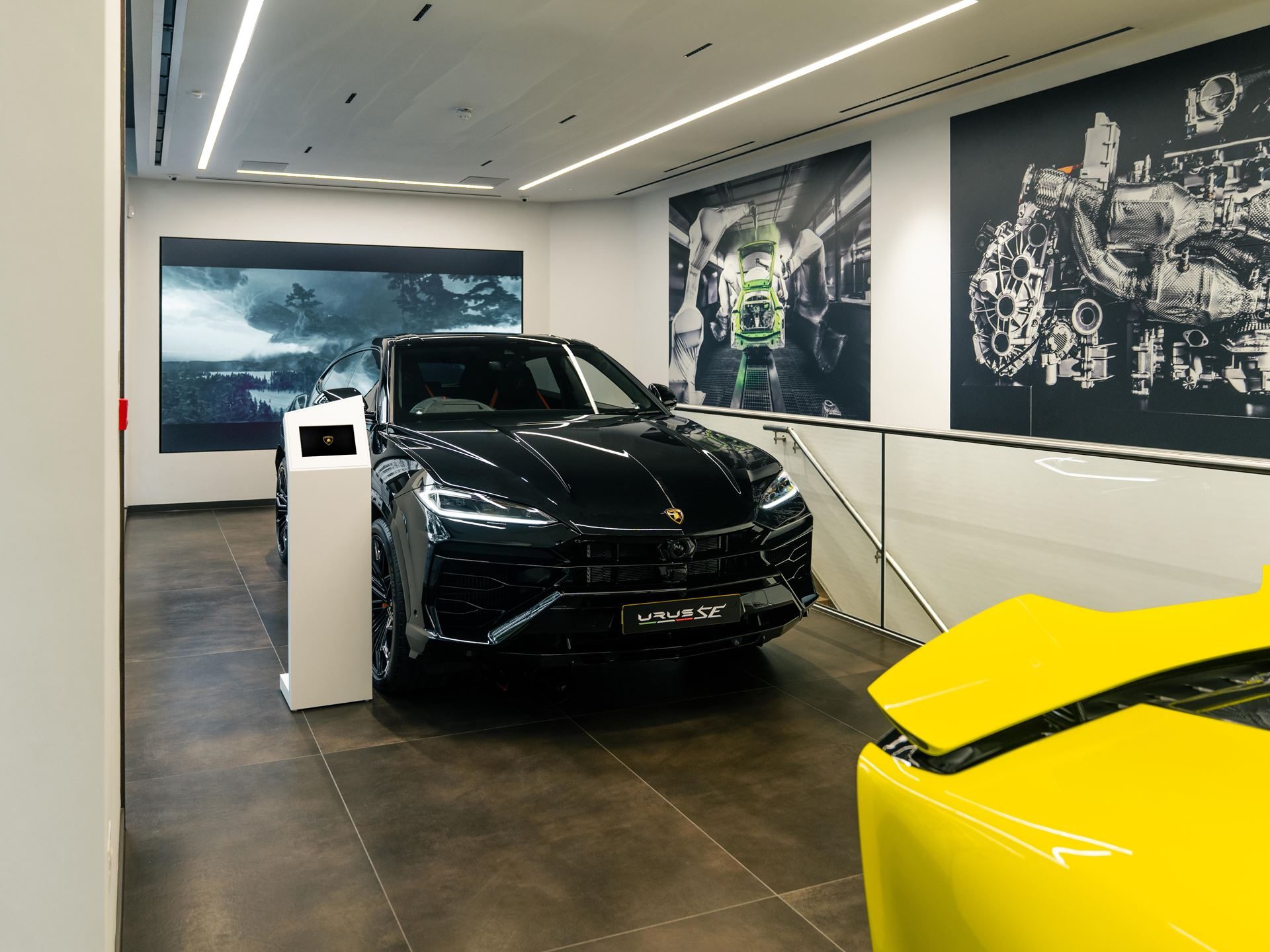 Lamborghini Plants Its Hybrid-Era Flag In Berkeley Square With Europe'S Most Extensive Ad Personam Display 25 Lamborghini mayfair berkeley square opening draft 86ea019a other 012