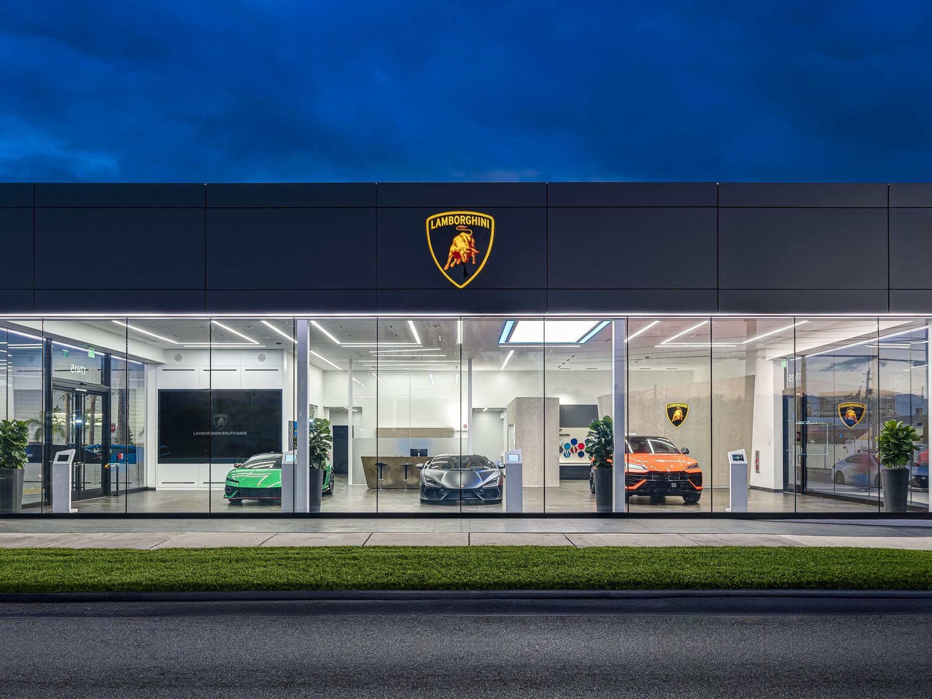 Lamborghini'S Temerario Brings A 10,000 Rpm V8 To Florida'S Seventh Showroom 23 Lamborghini south dade showroom florida temer draft 8021d28c event 007