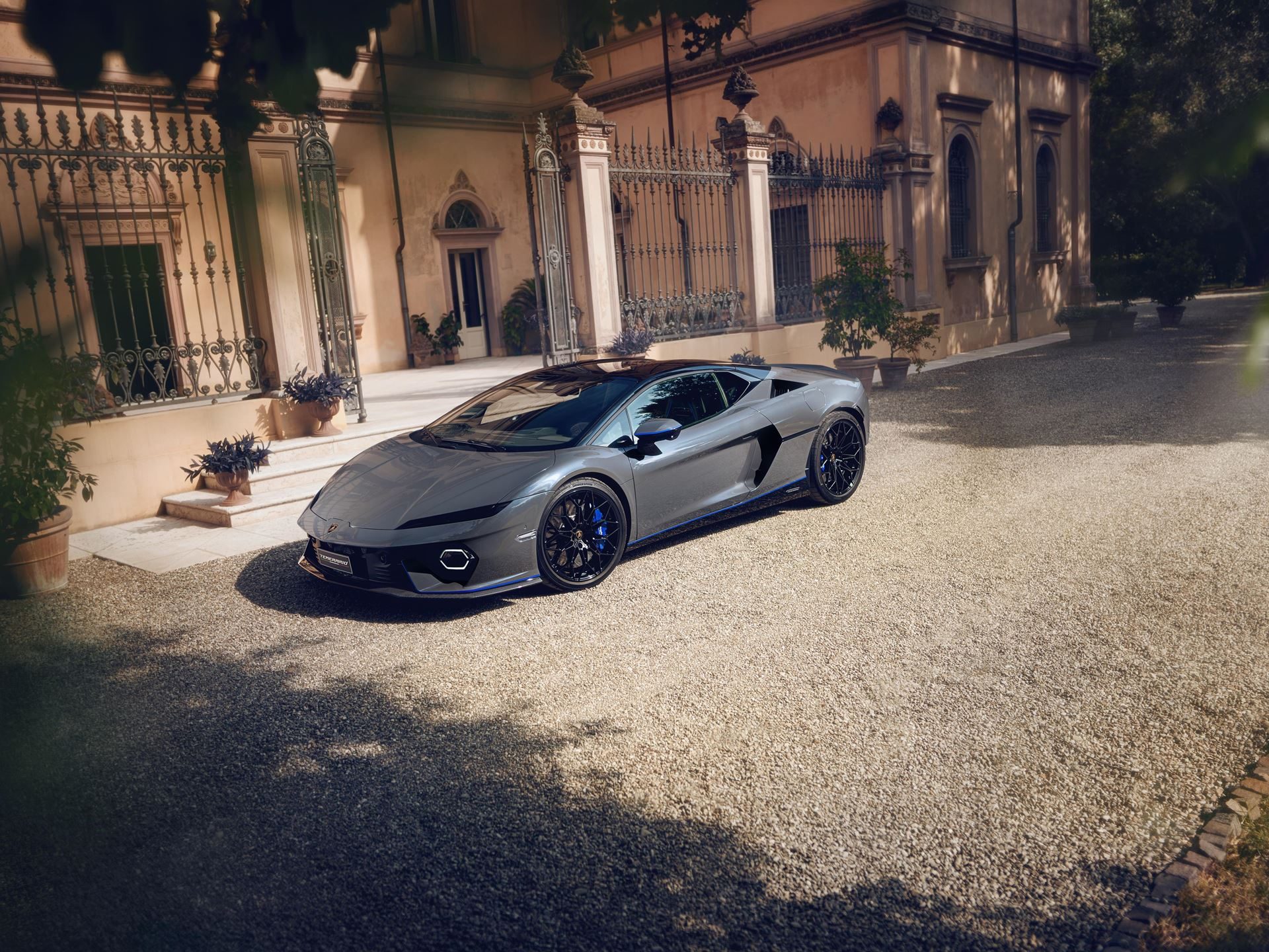Lamborghini'S First Bespoke Temerario Proves Ad Personam Is The Real Power Play 3 Side three-quarter view of the temerario porto cervo showing the long profile, side air intakes, and blue accent line