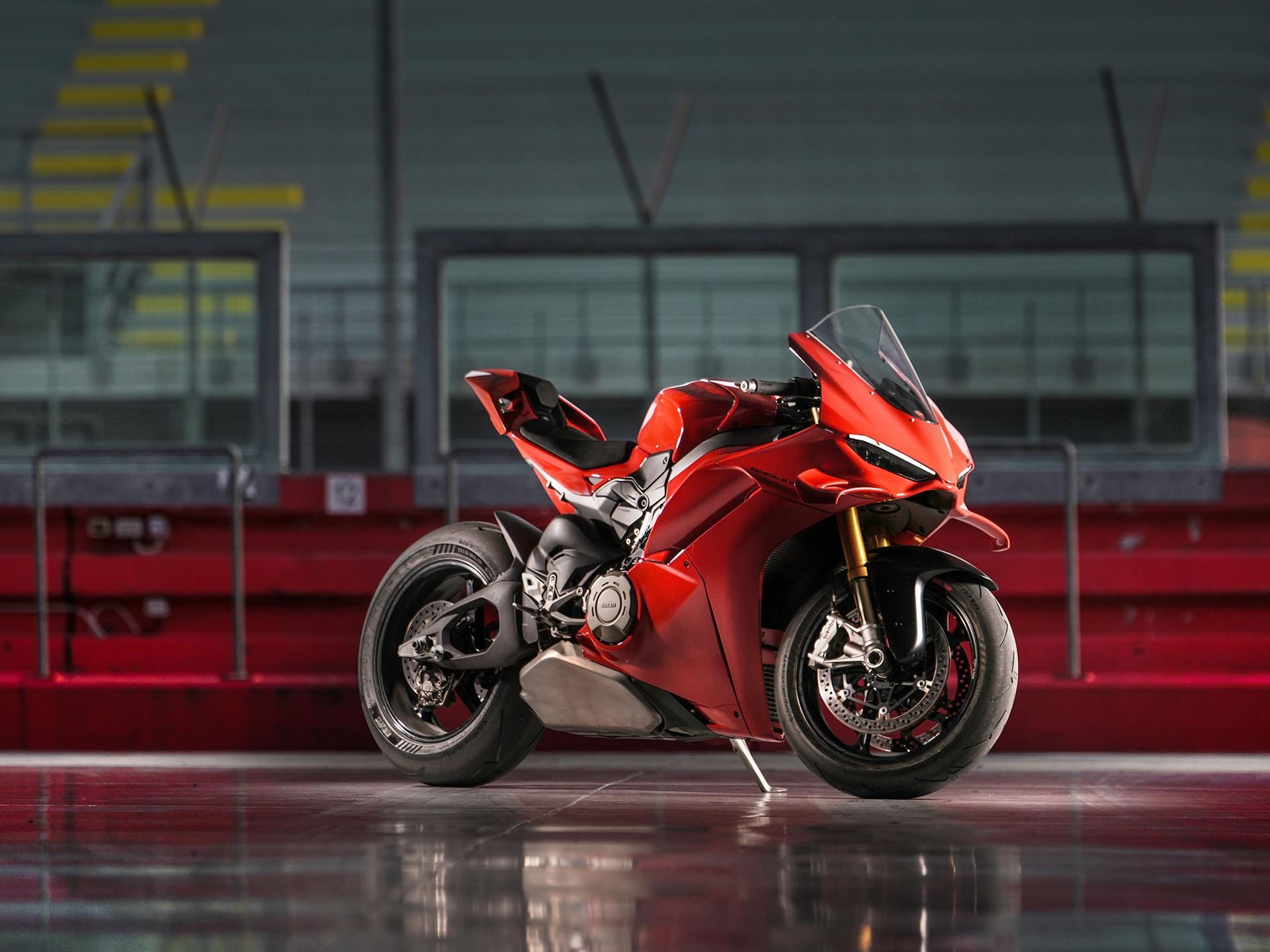 Lamborghini Temerario Takes On Ducati'S Panigale V4 At Imola, And The 10,000 Rpm V8 Does The Talking 15 Lamborghini temerario vs ducati panigale v4 i draft 5f0ada26 exterior 007