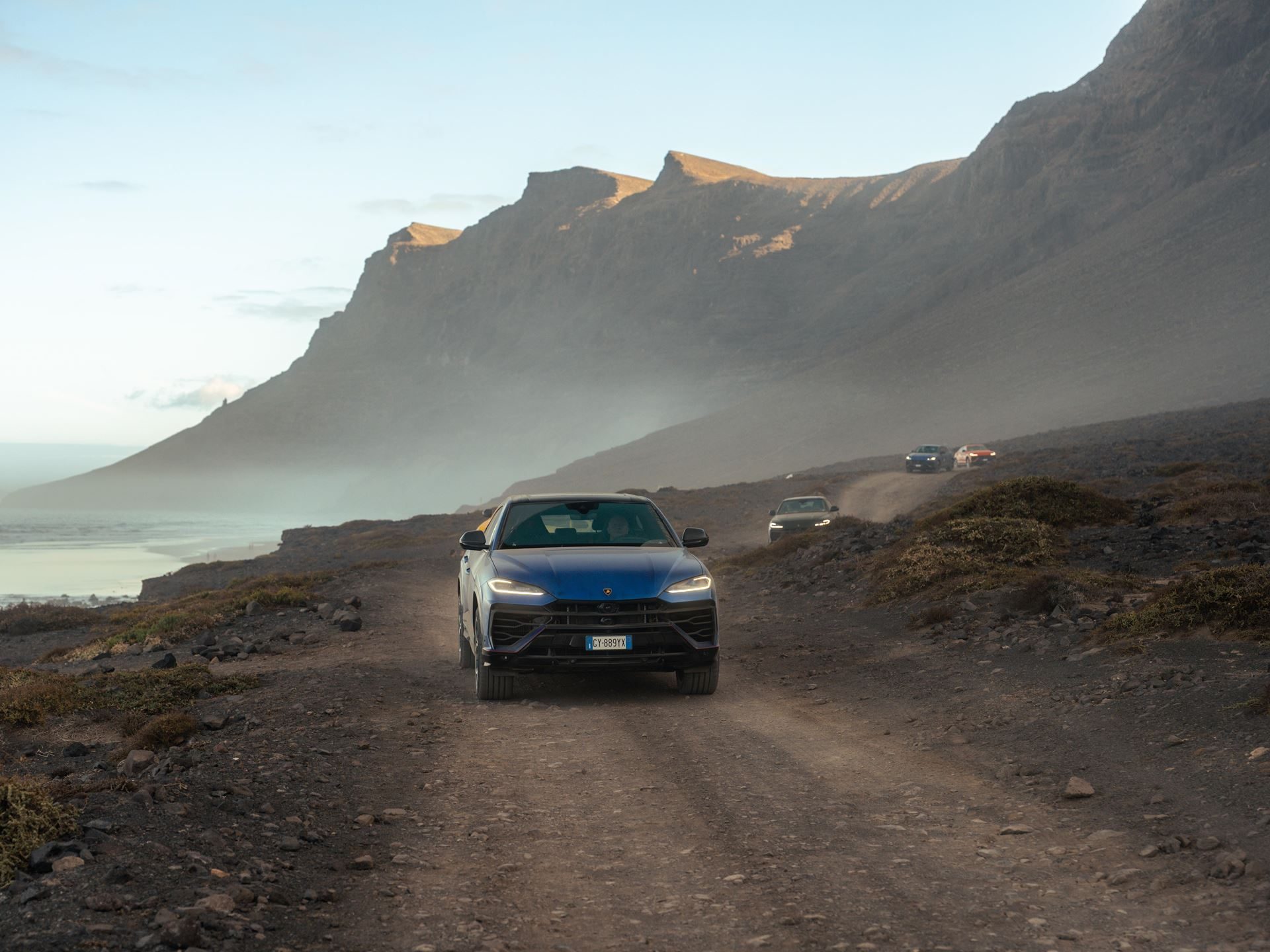 Lanzarote'S Volcanic Terrain Becomes The Proving Ground For Lamborghini'S Plug-In Hybrid Urus Se 19 Lamborghini urus se esperienza avventura lanz draft bb35314e action 009
