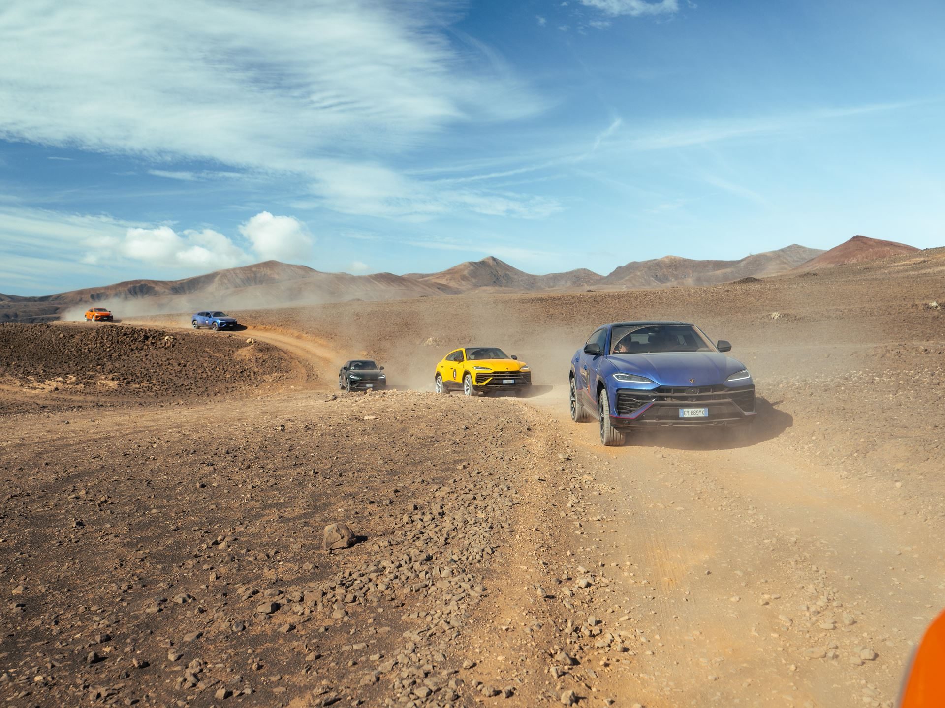 Lanzarote'S Volcanic Terrain Becomes The Proving Ground For Lamborghini'S Plug-In Hybrid Urus Se 23 Lamborghini urus se esperienza avventura lanz draft bb35314e action 011