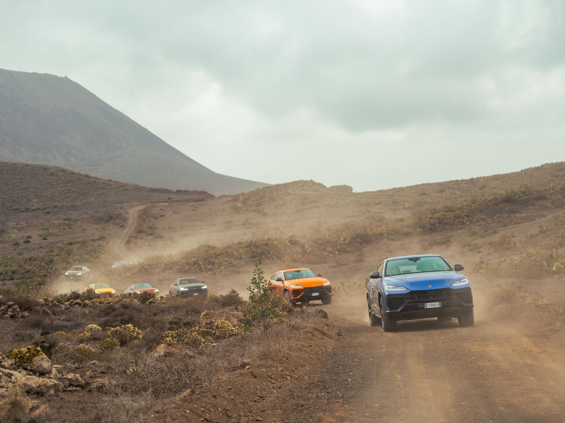 Lanzarote'S Volcanic Terrain Becomes The Proving Ground For Lamborghini'S Plug-In Hybrid Urus Se 27 Lamborghini urus se esperienza avventura lanz draft bb35314e action 013