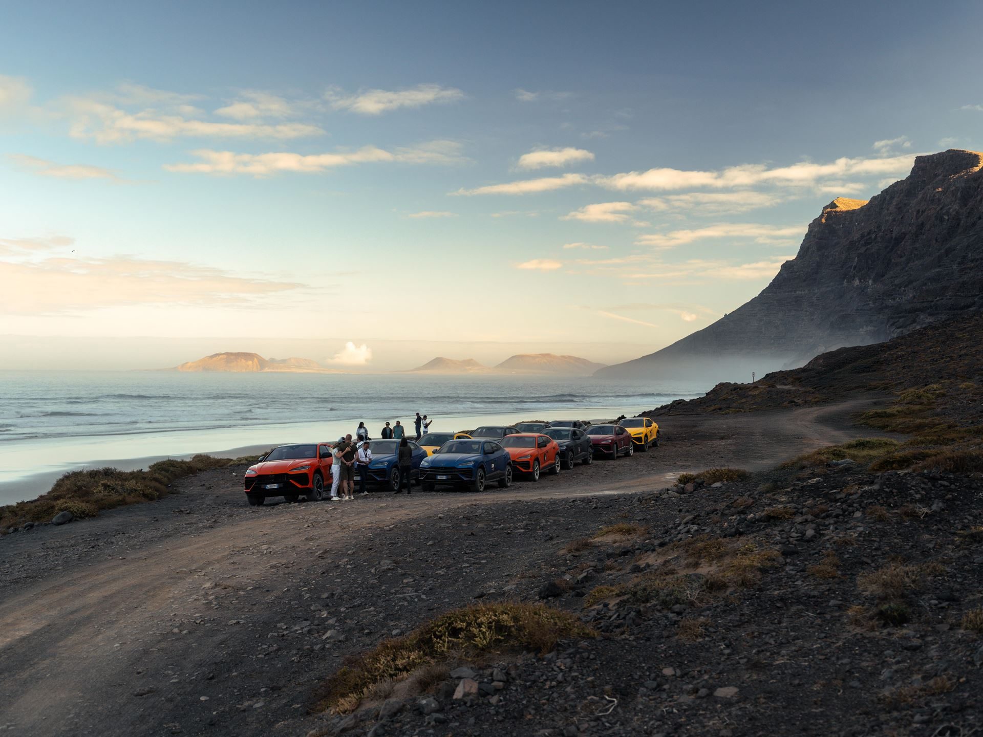 Lanzarote'S Volcanic Terrain Becomes The Proving Ground For Lamborghini'S Plug-In Hybrid Urus Se 17 Lamborghini urus se esperienza avventura lanz draft bb35314e event 008