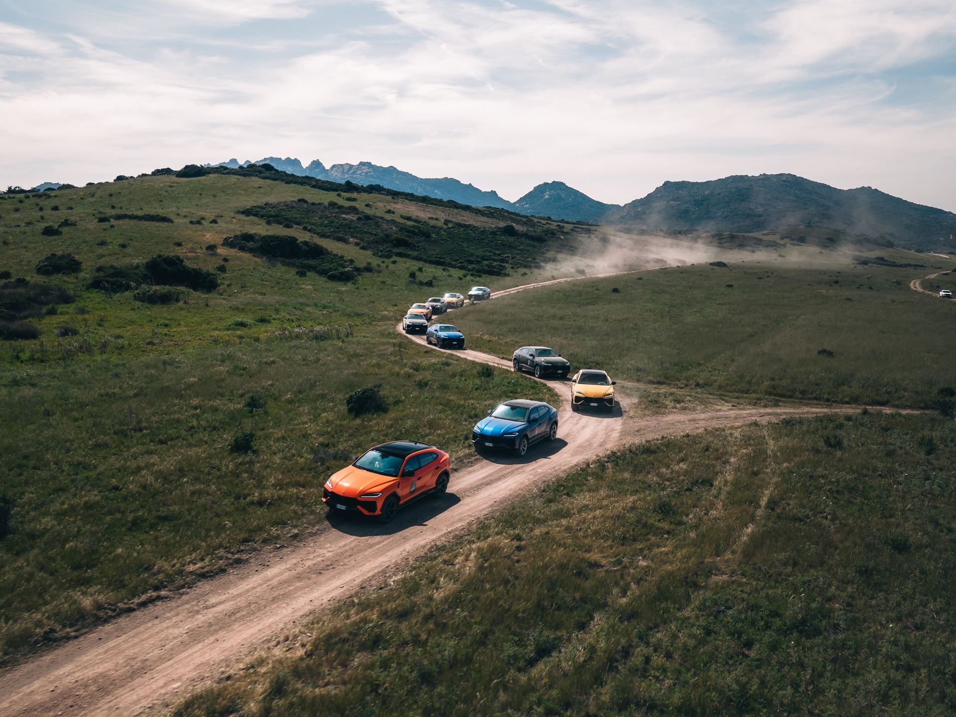 The Urus Se Staked Lamborghini'S Hybrid Credibility On Sardinian Dirt 13 Urus se esperienza terra sardegna draft 8b55fcc8 action 006